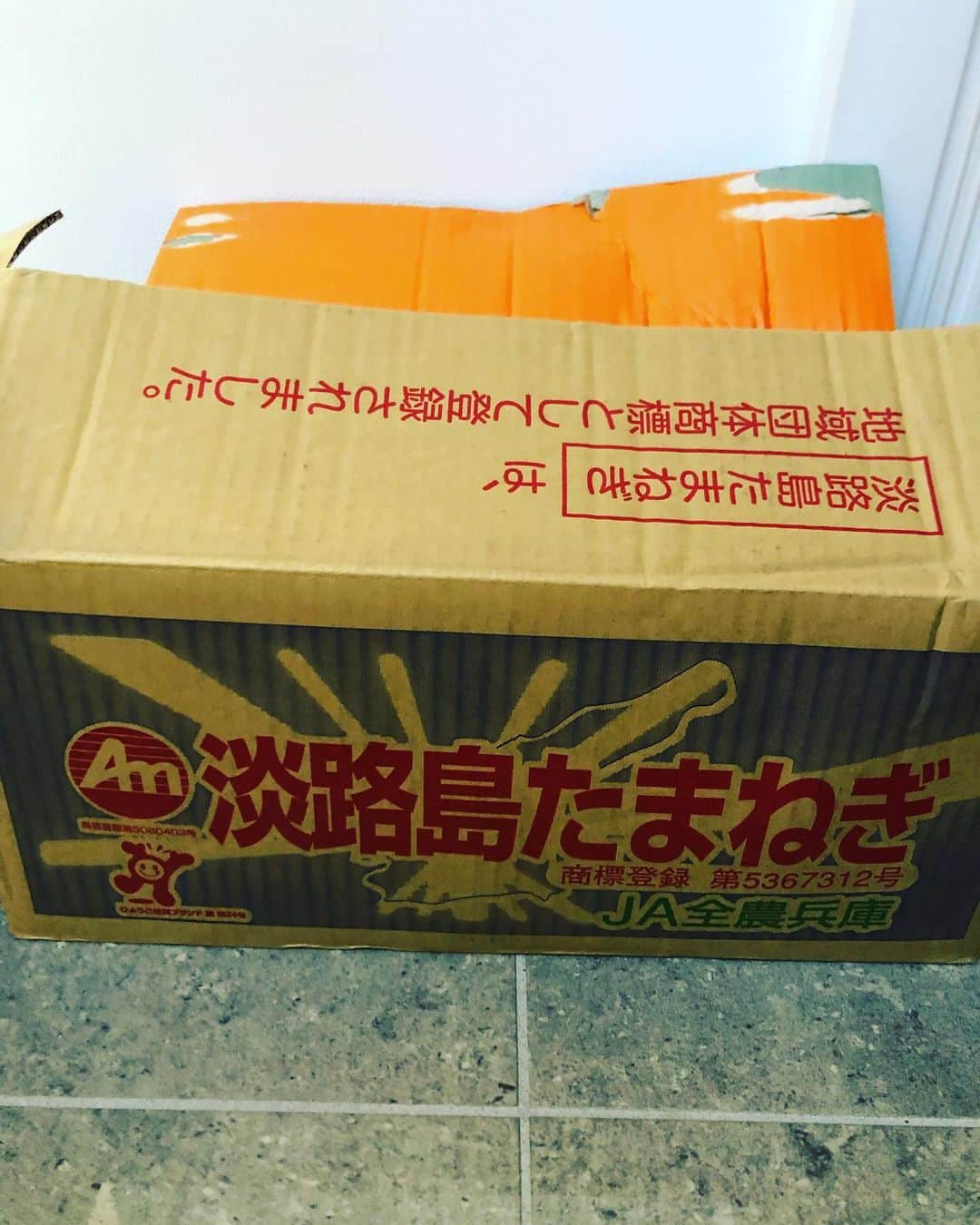 金村義明さんのインスタグラム写真 - (金村義明Instagram)「お菓子のよしや！ 神吉社長、有難う御座います♪」11月29日 8時20分 - yoshiaki_kanemura