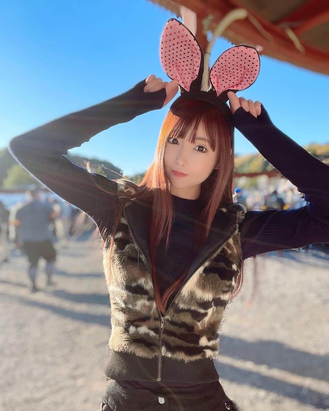 坂地久美のインスタグラム：「🔫サバゲーイベント🔫  メディック戦のメディックは、🐰です💓  At survival game events, the guest is the Medic, and in the Medic battle, the rabbit headband is the Medic.🐰💞  #サバゲー #サバイバルゲーム #サバゲー女子 #サバゲーイベント #サバゲーファッション #うさ耳カチューシャ #メディック戦 #peacecombat #peacecombatgames #combatgirl #tacticute #tacticutest #militarygirl  #生存遊戯 #model #japan #japanesegirl #sakachikumi #kumisakachi #坂地久美 #くーみん」