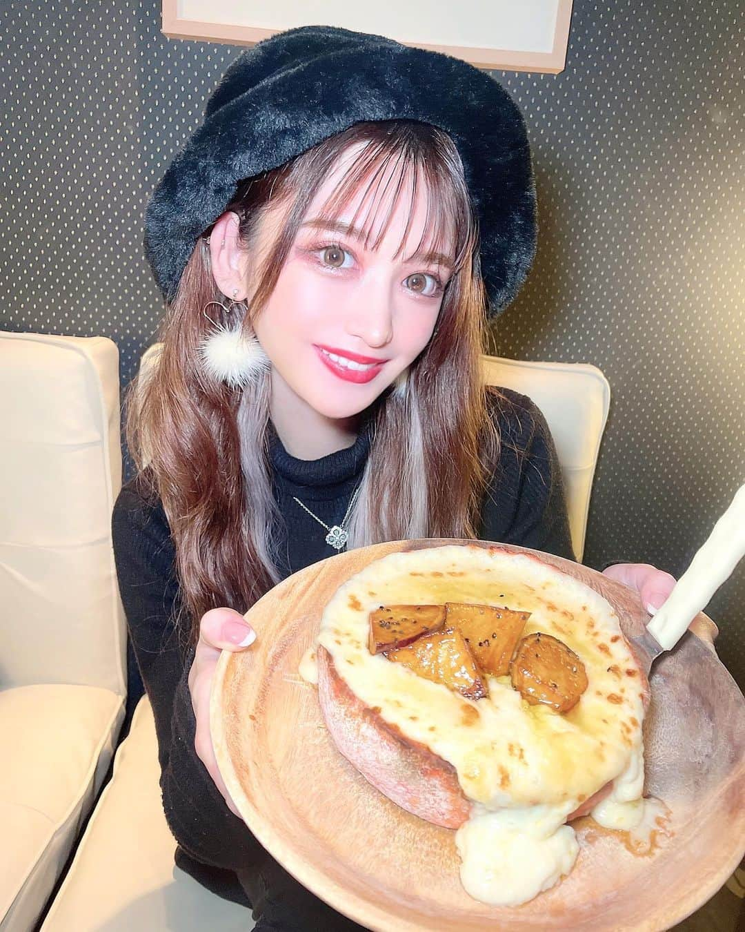 ゆうめろさんのインスタグラム写真 - (ゆうめろInstagram)「大好きなシカゴピザを食べに行ってきたよ🍕🍠 新宿にある @arklounge_shinjuku さん✨ 今回頂いたのは12月末までの期間限定メニュー 『さつまいもシカゴピザ』🧀❤️ 大好きなさつまいもとチーズのコラボ🤤💖💖 チーズがすごく伸びてメープルシロップの相性も抜群！ 美味しかったのでまた行きたいな(୨୧ ❛ᴗ❛)✧ ･ @arklounge_shinjuku #ARK新宿西口店 #arklounge #新宿シカゴピザ #さつまいもシカゴピザ #シカゴピザランチ #チーズグルメ #チーズ専門店」11月29日 19時38分 - yk.o0