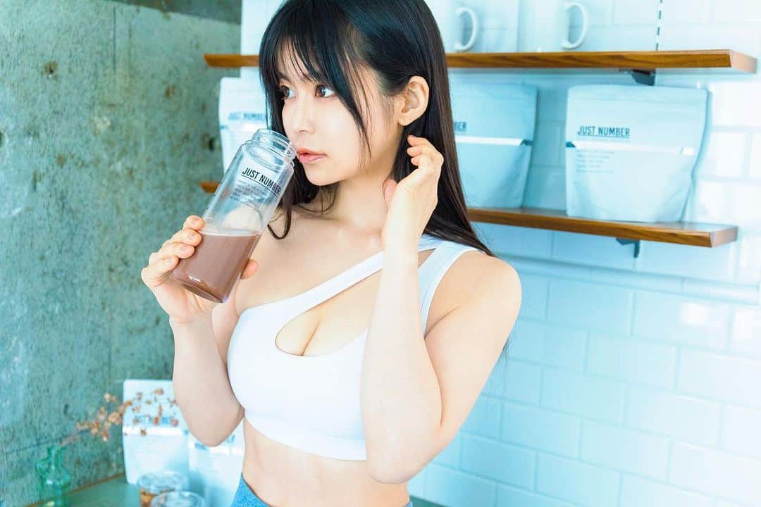 渋谷ゆりのインスタグラム：「#YouTube プロテインは太る？痩せる？ムキムキになる？いつ飲む？皆から貰ったQ&Aに答えました❤️ 我回答你們的問題了！【蛋白粉是什麼？】 https://youtu.be/WA-LIeT4vJ8  JUST NUMBER https://amzn.to/2VOvikl  #プロテイン#protein #蛋白粉 #プロテイン女子 #美容プロテイン」