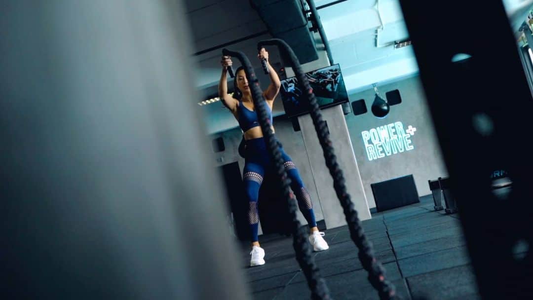 Jennifer Bachdimのインスタグラム：「Your body is a reflection of your lifestyle. Choose your lifestyle yaaaa! My best lifestyle is : work out, eat well, be patient, repeat. Then your body will reward you. How about you guys? 💪🏼❤️🔥 . .  btw, so many of you are wondering, how can I do my workout everyday?! First: commitment & second is @bebaspegal , ga perlu khawatir lagi soal nyeri otot dan sendi karena sudah ada Geliga Cream yang mengandung Methyl Salicylate yang bisa meredakan masalah nyeri pada otot dan sendimu karena Geliga “ahlinya nyeri otot dan sendi”. You can repeat this workout out 2 - 3 times a week and share your best workout to stay fit and healthy ! . .  Lets make 2022 #BebasPegal with work out well! And dont forget to Join Geliga Activity in 2022!  #Geliga #BebasPegal @bebaspegal」