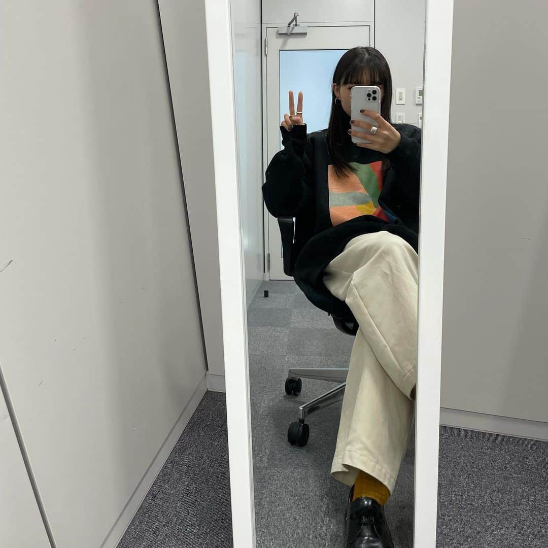 庄司芽生のインスタグラム：「XXLをゲットしました✌️🎨 #めいの服」