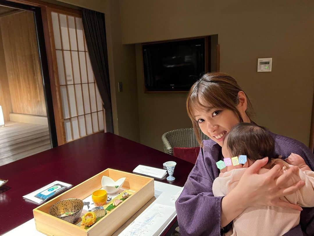 野田彩加のインスタグラム：「ご飯もお部屋で食べれて上げ膳据え膳は最高です🥺❤️ #最高　#部屋食　#上げ膳据え膳　#家族旅行　#温泉旅行」