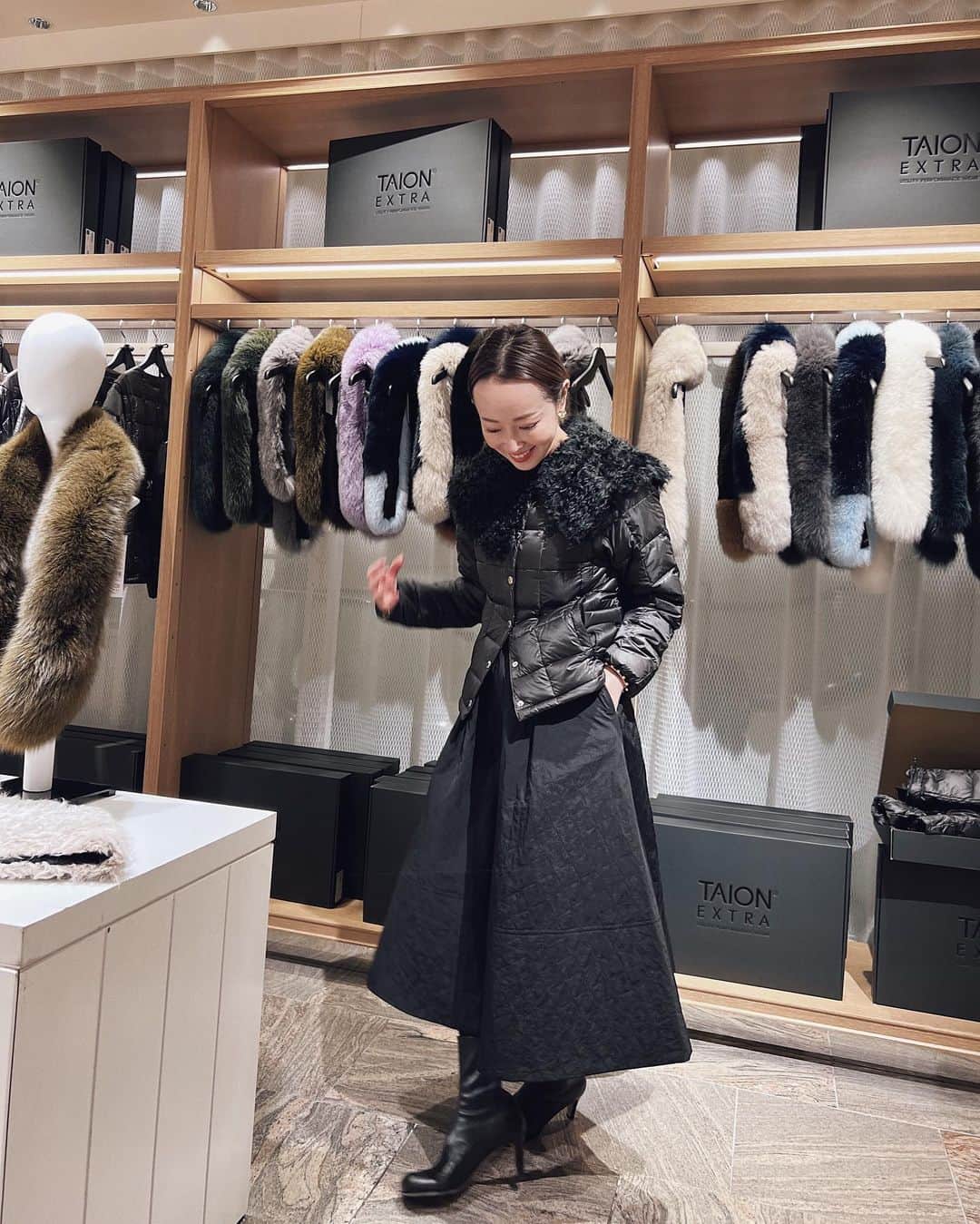 返品送料無料】 【翁安芸さん着 ポップアップ限定カルガン裾ファー黒S