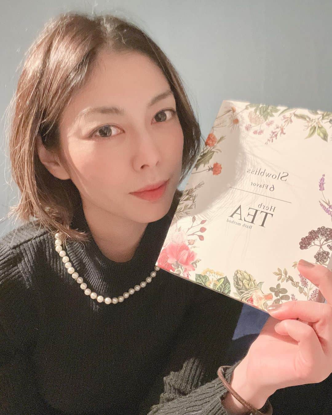卯水咲流のインスタグラム：「おすすめの入浴剤！ ティーパックになってて、中にハーブ入ってて、香りも色々はいってて、体も温まります♪  #HerbTEA  #入浴剤  #ギフトにおすすめ  #Slowbliss」