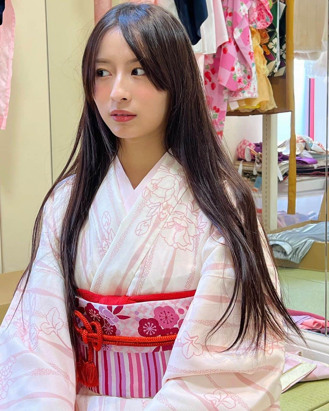 ロンモンロウさんのインスタグラム写真 - (ロンモンロウInstagram)「また着物のロンです🌸 写真がいっぱい～すみません^_^ 着物を着て嬉しい😆  👘：古賀新きもの館  🗺️：柳川」11月29日 18時11分 - ronmonroe_official