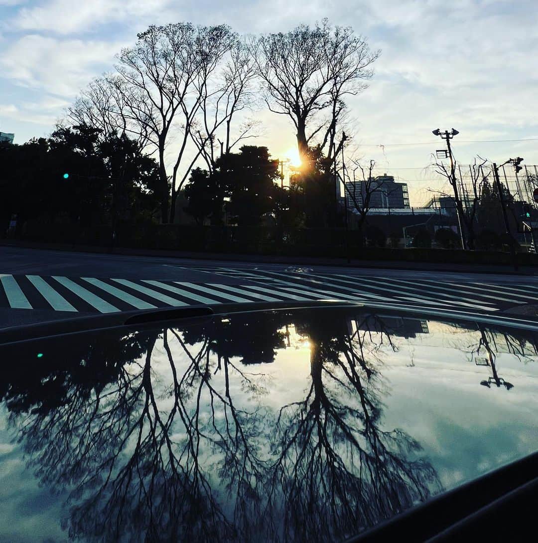 高島礼子さんのインスタグラム写真 - (高島礼子Instagram)「車🚗の屋根 ウユニ塩湖行ってみたいな 皆さんは 、何処へ行きたいですか  #ウユニ塩湖 #景色 #たまたま #上手になりたい #秋 #行ってみたい」11月29日 18時14分 - reico.official