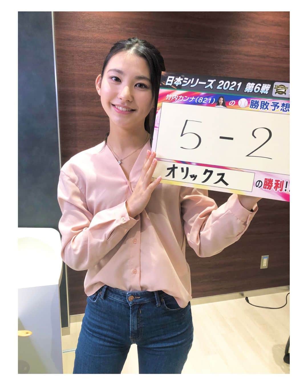 ８２１（ハニー）のインスタグラム：「821CAM📸- #KANNA #竹内カンナ   大好きな野球をこんなにも面白く観戦できてとっても楽しい夜でした！ 見てくださってありがとうございました！！ byカンナ  #821honey #H821 #821 #カンナ #WHO #CallMyName #japanesegirl #girlgroup #プロ野球 #日本シリーズ #第6戦 #生配信 #커플 #메이크 #데일리메이크업 #패션 #오오티디 #팔로미 #메이크업 #셀카 #셀피」