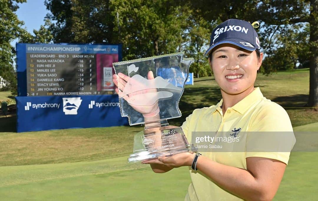 畑岡奈紗さんのインスタグラム写真 - (畑岡奈紗Instagram)「Finished my 5th season on the LPGA tour!  To be honest I really didn’t have a consistent year but being able to represent Japan in Olympic and winning twice on the tour was definitely something very special for me.  First of all I want to thank LPGA and their sponsors for hosting such an incredible tour. And to my sponsors for being such an amazing supporter amid COVID difficulties;  My main sponsor Abeam Consulting,  Dunlop @dunlopgolf_official  Japan Airline @japanairlines_jal  Admiral @admiral_golf_jp  Adidas @adidasgolf  Yamashin  And also want to thank my manager, trainer, caddie Greg and my mother for their support.  Lastly I want to thank  WOWOW for broadcasting live back in Japan and all the fans for their continuous cheer and support!  5年目のシーズンが終わりました！ 今年も沢山の応援ありがとうございました。 1年を通しては思うような成績を残すことができませんでしたが、東京オリンピックも経験する事ができ、LPGAツアーで2勝する事が出来たのは良かったです。  今年1年大会を主催して頂きました企業の皆様、LPGA、今年も私の活動をご支援頂きました、 所属スポンサーのアビームコンサルティングの皆様をはじめ ダンロップの皆様 日本航空の皆様 Admiralの皆様 アディダスジャパンの皆様 山新の皆様 に深く感謝致します。  そして、現地でサポートしてくれたマネージャー、トレーナー、キャディのグレッグ、母に感謝します。  最後にいつも大会の様子を伝えてくれているWOWOWゴルフの皆様、現地に応援に来てくださったファンの皆様、テレビで応援してくださったファンの皆様に感謝致します。  また来年も良いプレーが出来るよう頑張りますので、引き続き応援宜しくお願いします。」11月30日 5時19分 - nasahataoka