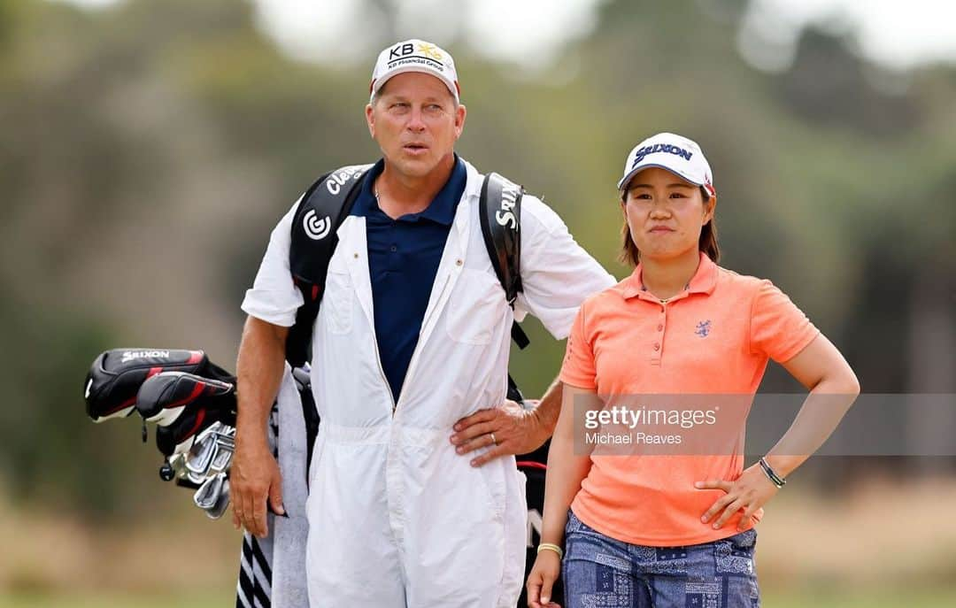 畑岡奈紗さんのインスタグラム写真 - (畑岡奈紗Instagram)「Finished my 5th season on the LPGA tour!  To be honest I really didn’t have a consistent year but being able to represent Japan in Olympic and winning twice on the tour was definitely something very special for me.  First of all I want to thank LPGA and their sponsors for hosting such an incredible tour. And to my sponsors for being such an amazing supporter amid COVID difficulties;  My main sponsor Abeam Consulting,  Dunlop @dunlopgolf_official  Japan Airline @japanairlines_jal  Admiral @admiral_golf_jp  Adidas @adidasgolf  Yamashin  And also want to thank my manager, trainer, caddie Greg and my mother for their support.  Lastly I want to thank  WOWOW for broadcasting live back in Japan and all the fans for their continuous cheer and support!  5年目のシーズンが終わりました！ 今年も沢山の応援ありがとうございました。 1年を通しては思うような成績を残すことができませんでしたが、東京オリンピックも経験する事ができ、LPGAツアーで2勝する事が出来たのは良かったです。  今年1年大会を主催して頂きました企業の皆様、LPGA、今年も私の活動をご支援頂きました、 所属スポンサーのアビームコンサルティングの皆様をはじめ ダンロップの皆様 日本航空の皆様 Admiralの皆様 アディダスジャパンの皆様 山新の皆様 に深く感謝致します。  そして、現地でサポートしてくれたマネージャー、トレーナー、キャディのグレッグ、母に感謝します。  最後にいつも大会の様子を伝えてくれているWOWOWゴルフの皆様、現地に応援に来てくださったファンの皆様、テレビで応援してくださったファンの皆様に感謝致します。  また来年も良いプレーが出来るよう頑張りますので、引き続き応援宜しくお願いします。」11月30日 5時19分 - nasahataoka