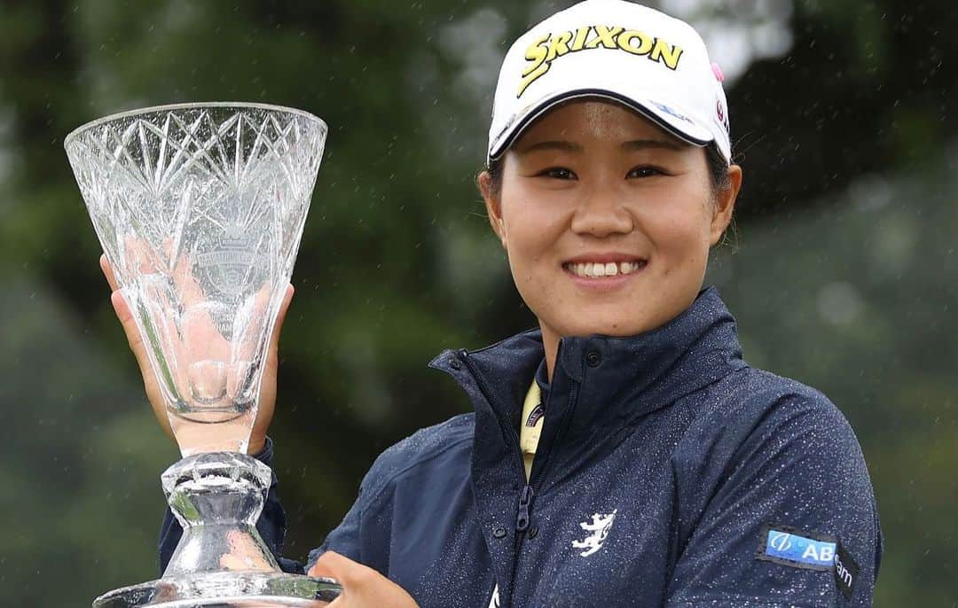 畑岡奈紗さんのインスタグラム写真 - (畑岡奈紗Instagram)「Finished my 5th season on the LPGA tour!  To be honest I really didn’t have a consistent year but being able to represent Japan in Olympic and winning twice on the tour was definitely something very special for me.  First of all I want to thank LPGA and their sponsors for hosting such an incredible tour. And to my sponsors for being such an amazing supporter amid COVID difficulties;  My main sponsor Abeam Consulting,  Dunlop @dunlopgolf_official  Japan Airline @japanairlines_jal  Admiral @admiral_golf_jp  Adidas @adidasgolf  Yamashin  And also want to thank my manager, trainer, caddie Greg and my mother for their support.  Lastly I want to thank  WOWOW for broadcasting live back in Japan and all the fans for their continuous cheer and support!  5年目のシーズンが終わりました！ 今年も沢山の応援ありがとうございました。 1年を通しては思うような成績を残すことができませんでしたが、東京オリンピックも経験する事ができ、LPGAツアーで2勝する事が出来たのは良かったです。  今年1年大会を主催して頂きました企業の皆様、LPGA、今年も私の活動をご支援頂きました、 所属スポンサーのアビームコンサルティングの皆様をはじめ ダンロップの皆様 日本航空の皆様 Admiralの皆様 アディダスジャパンの皆様 山新の皆様 に深く感謝致します。  そして、現地でサポートしてくれたマネージャー、トレーナー、キャディのグレッグ、母に感謝します。  最後にいつも大会の様子を伝えてくれているWOWOWゴルフの皆様、現地に応援に来てくださったファンの皆様、テレビで応援してくださったファンの皆様に感謝致します。  また来年も良いプレーが出来るよう頑張りますので、引き続き応援宜しくお願いします。」11月30日 5時19分 - nasahataoka