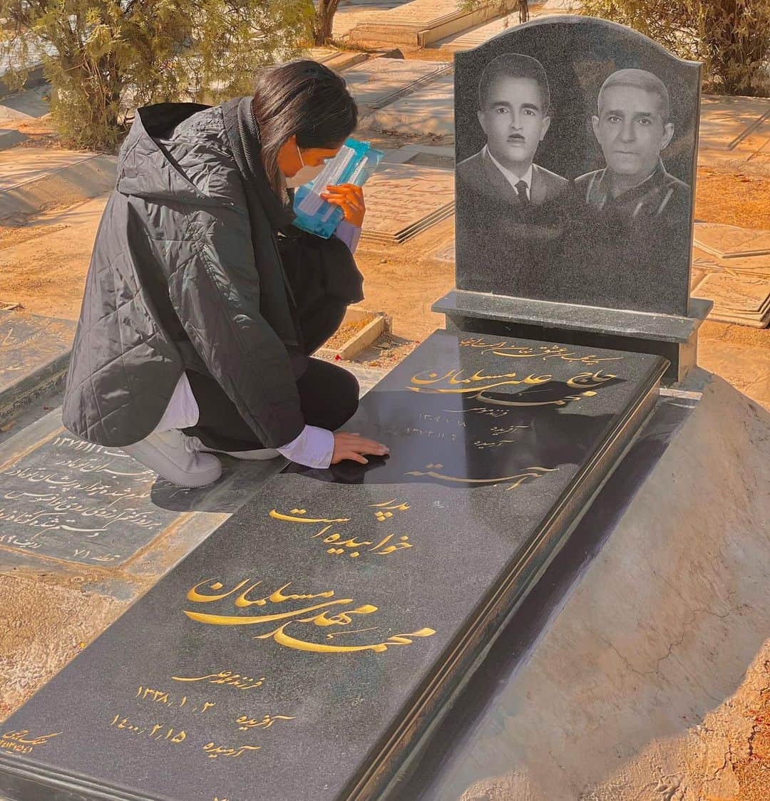 ムフサン・ムサルマンのインスタグラム：「‏‎به یاد پدره عزیزم که شمع وجودش خاموش شد ، تا چلچراغ زندگیمان را روشن کند ، اگرچه نیست تا ثمره دعاهایش برای خوشبختی مان را ببیند ولی شک ندارم که درلحظه تولدت از خالق هستی ، تو را برایم طلب کرد تا آرامش بعد از طوفان رفتنش باشی و تسکین دهنده غم نبودنش. ‏‎اینک مهربانم درسالروز ورودت به دنیا و قدم گذاشتنت به زندگیم ، برای روح پاک او آمرزش و برای زندگی مشترکمان آرامش وشادکامی وخوشبختی آرزو می کنم. همسر عزيزم تولدت مبارك  ١٤٠٠/٩/٩ ❤️❤️❤️❤️❤️❤️」