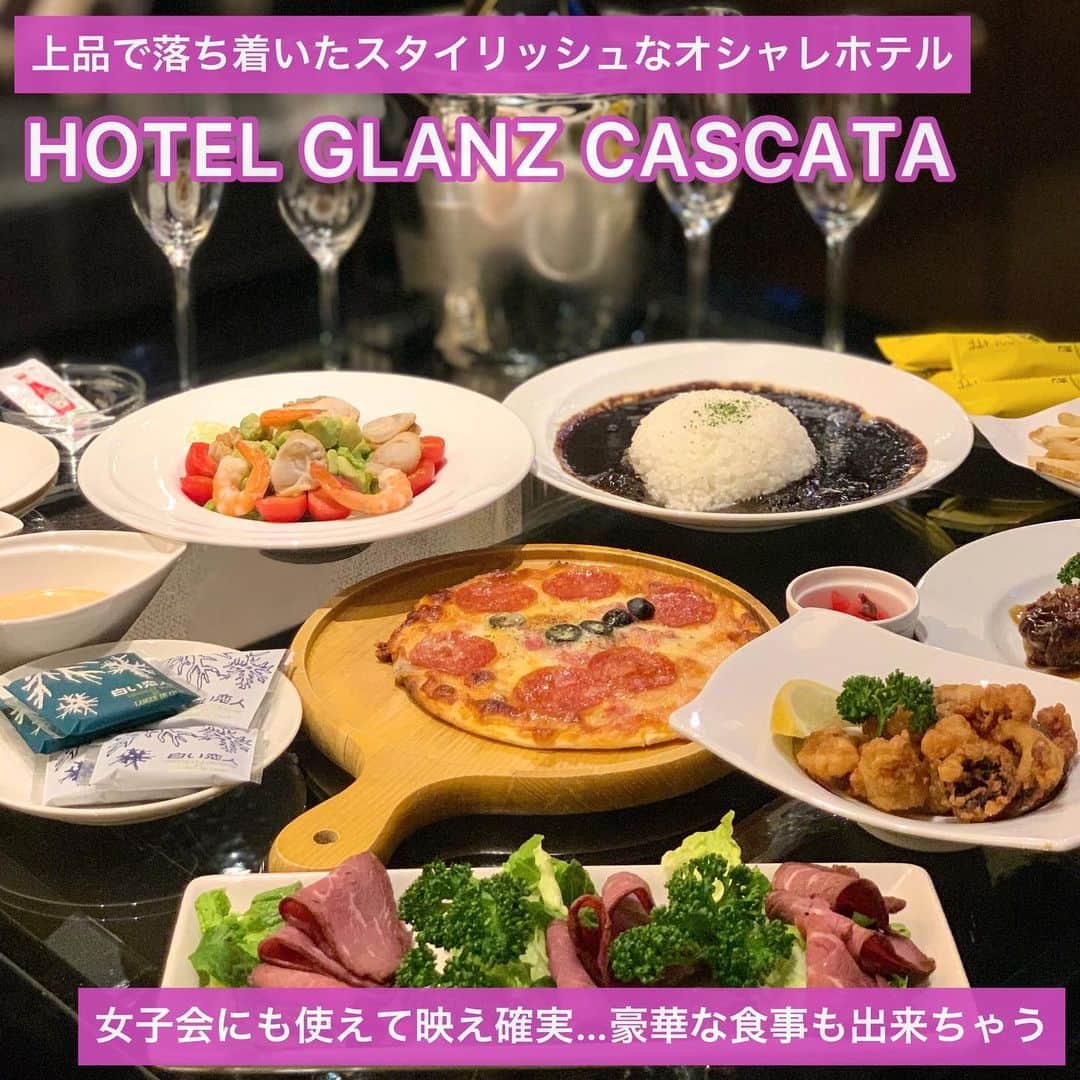 のインスタグラム：「ホテル女子会の時の ディナーだよん！ めちゃくちゃ豪華な日で わいわい楽しく頂きましたぁ🥺💓  @glanzhotels_roppongi  @glanzhotels_azabu   ↑ここに泊まれば豪華な お部屋やディナー、ジャグジーを楽しめるよ✌️💕  六本木や麻布十番の華やかな 立地での上品で 落ち着いたスタイリッシュな オシャレインテリア空間🥺💓  オーガニックシャンプーや コンディショナー、ボディーソープ、化粧品などアメニティーもすごく揃ってて素晴らしかった☺️✨ 完璧な空間過ぎてまた行きたい💓  #glanzhotels#glanzhotelsroppongi#glanzhotels#glanzhotelsazabu#ホテル女子会##女子会パーティー #女子会ホテル#水着#水着コーデ#ジャグジーバス」