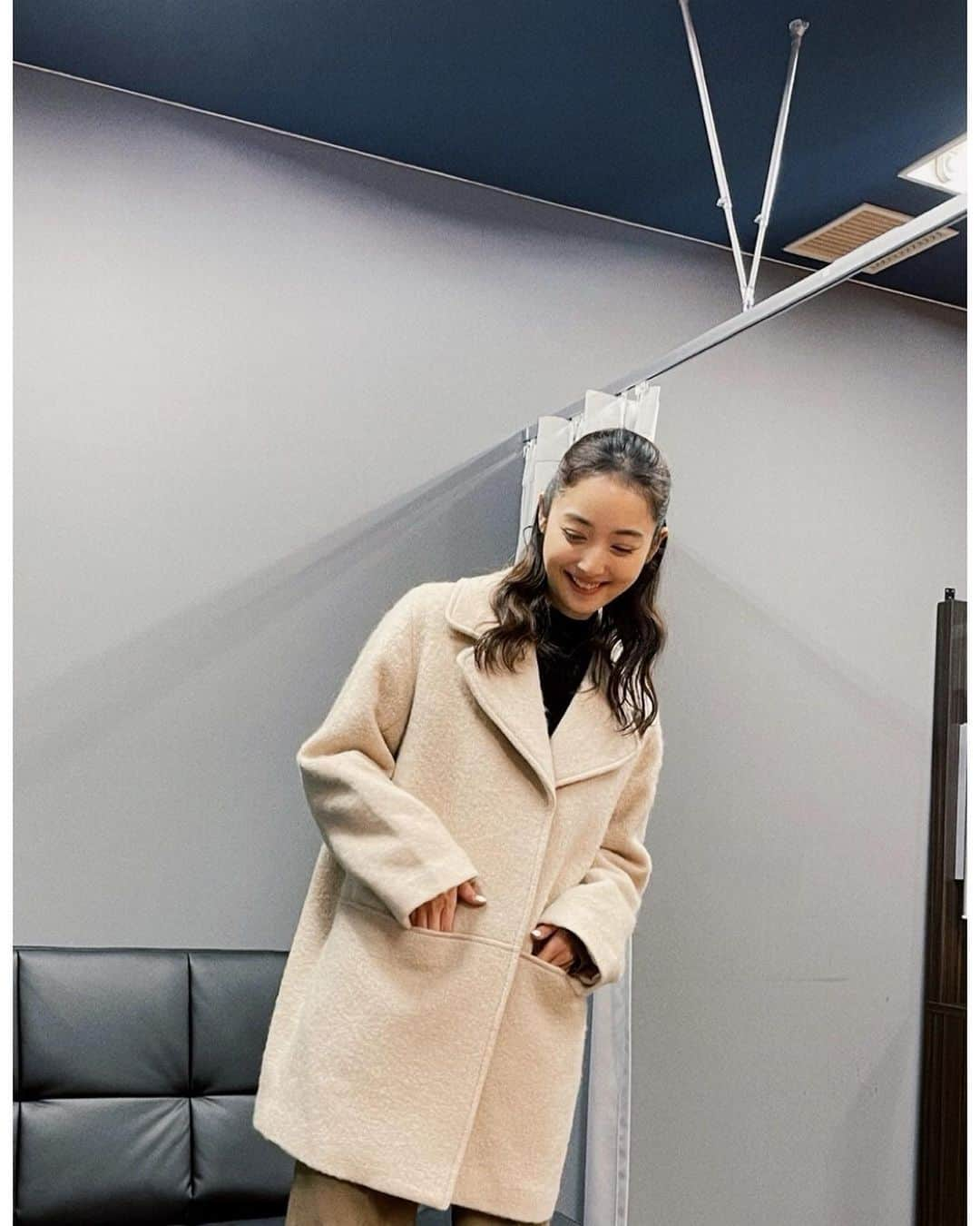 佐々木希さんのインスタグラム写真 - (佐々木希Instagram)「今日はモヘヤのcoat🤍 ポケット大きめです☺︎  coat#iNtimite」11月29日 21時28分 - nozomisasaki_official