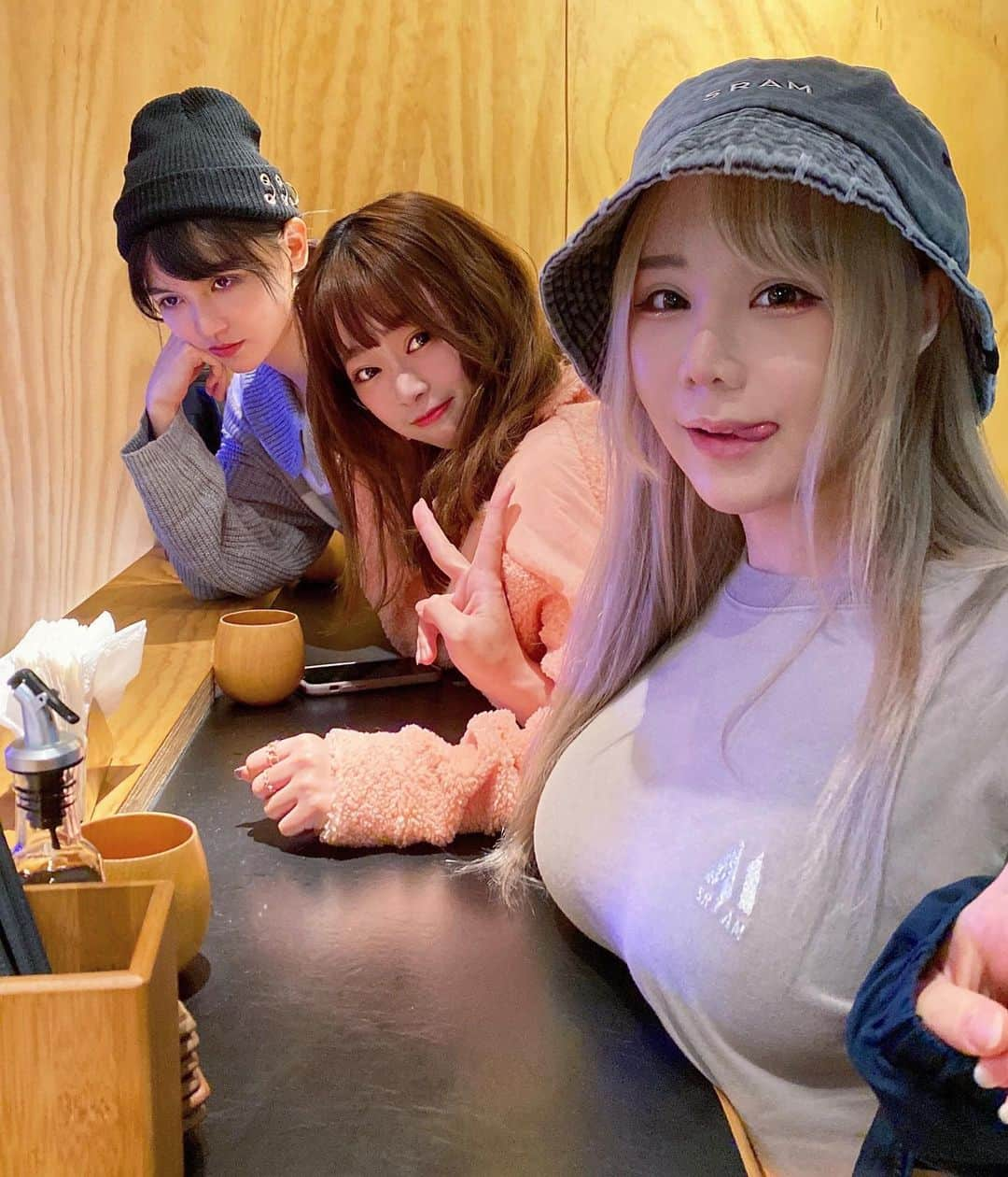 泥泥林さんのインスタグラム写真 - (泥泥林Instagram)「Dinner with girls👯‍♀️👯 🇯🇵🍣❤️ 昨天晚餐的放置系夥伴😛🥰🙄 還有隱+1的攝影 @davio_magic   大家記得上 #netflix 上看 #華燈初上  我們最可愛的 @dora_0121 也有演出餒🥰  然後食物昨天限動被問爆 已經標地標了嘿❤️ 自己看👆  #放置少女泥泥 #日常  #bff #japanesefood #foodielife」11月29日 22時01分 - janie.lin