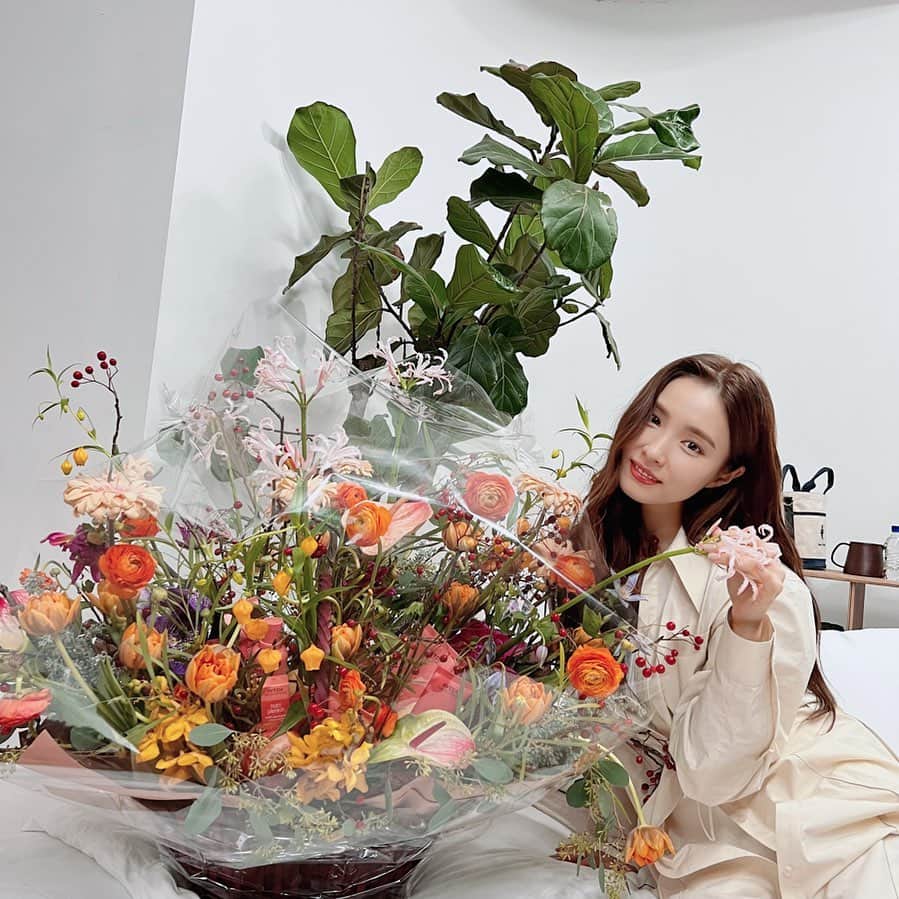 シン・セギョンのインスタグラム：「💛🥭🌱💛」