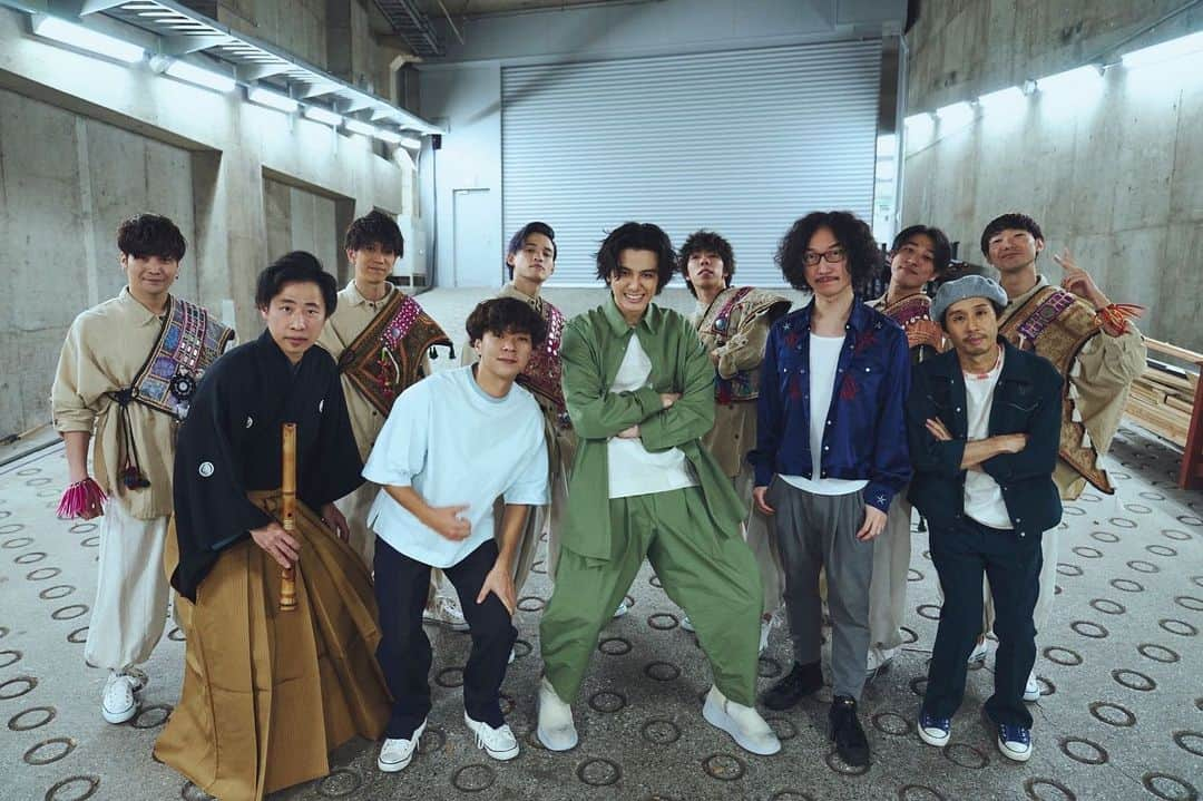 藤井風さんのインスタグラム写真 - (藤井風Instagram)「HELP EVER ARENA TOUR 2021 LOTS OF LOVE & RESPECT  ALREADY MISS Y’ALL   photo by @tomoyuki_kawakami except 2 5,6,7 edited by @mafu_mafune 💁🏻‍♀️」11月29日 22時37分 - fujiikaze