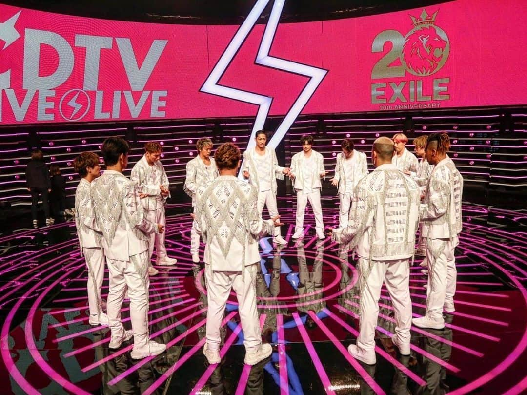 佐藤大樹さんのインスタグラム写真 - (佐藤大樹Instagram)「EXILE + Jr.EXILE  @cdtv.tbs6  "EXILE20周年祭"ノンストップメドレー ありがとうございました！  #EXILE  #GENERATIONS #THERAMPAGE #FANTASTICS  #BALLISTIKBOYZ」11月29日 23時04分 - taiki_sato_official