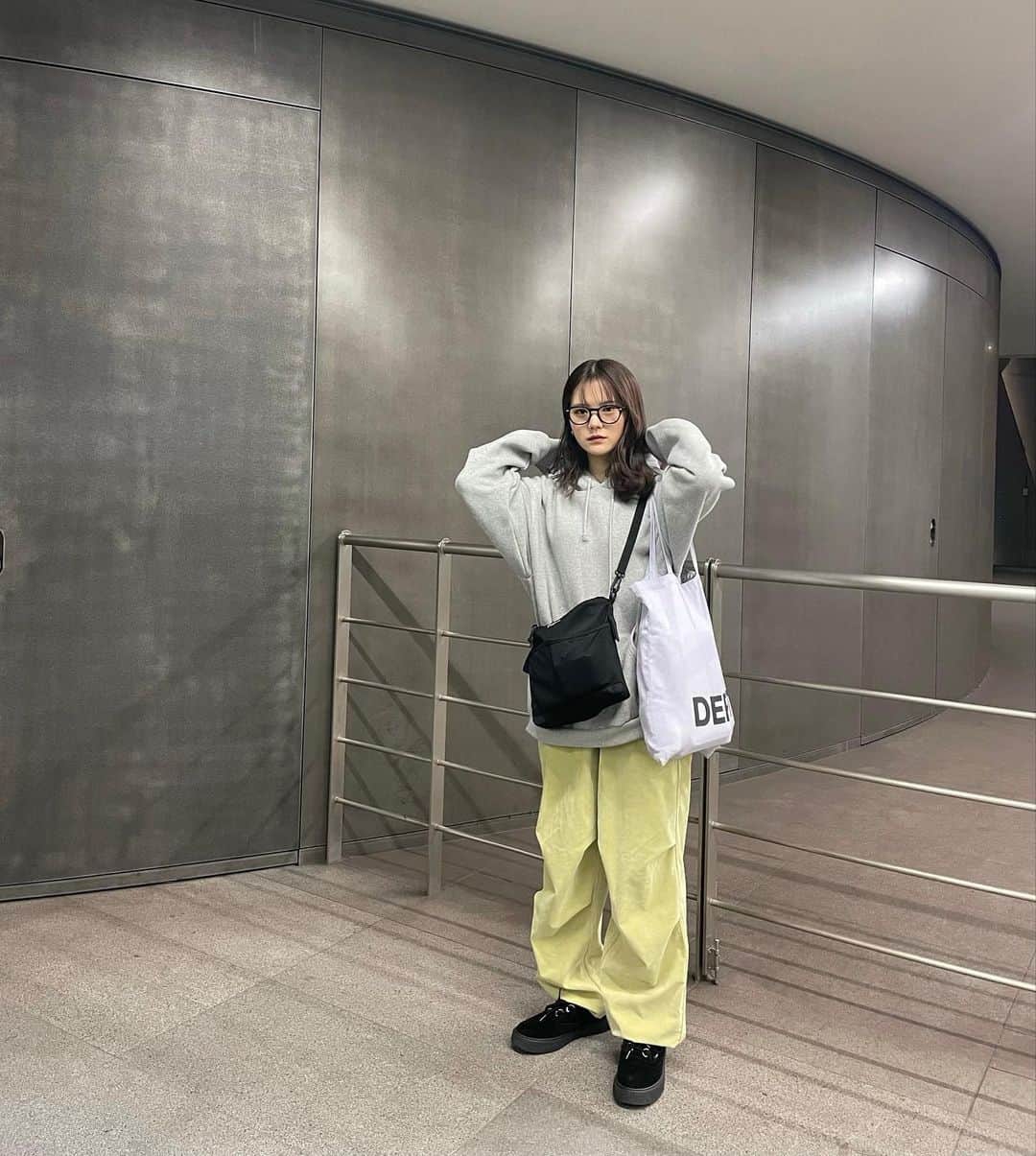 木村なつみのインスタグラム：「YouTubeの14日間コーデに、色なさすぎ！と友達につっこまれ、パンツを買いました、🟨？ 深夜にごめんなさい、おやすみ~」