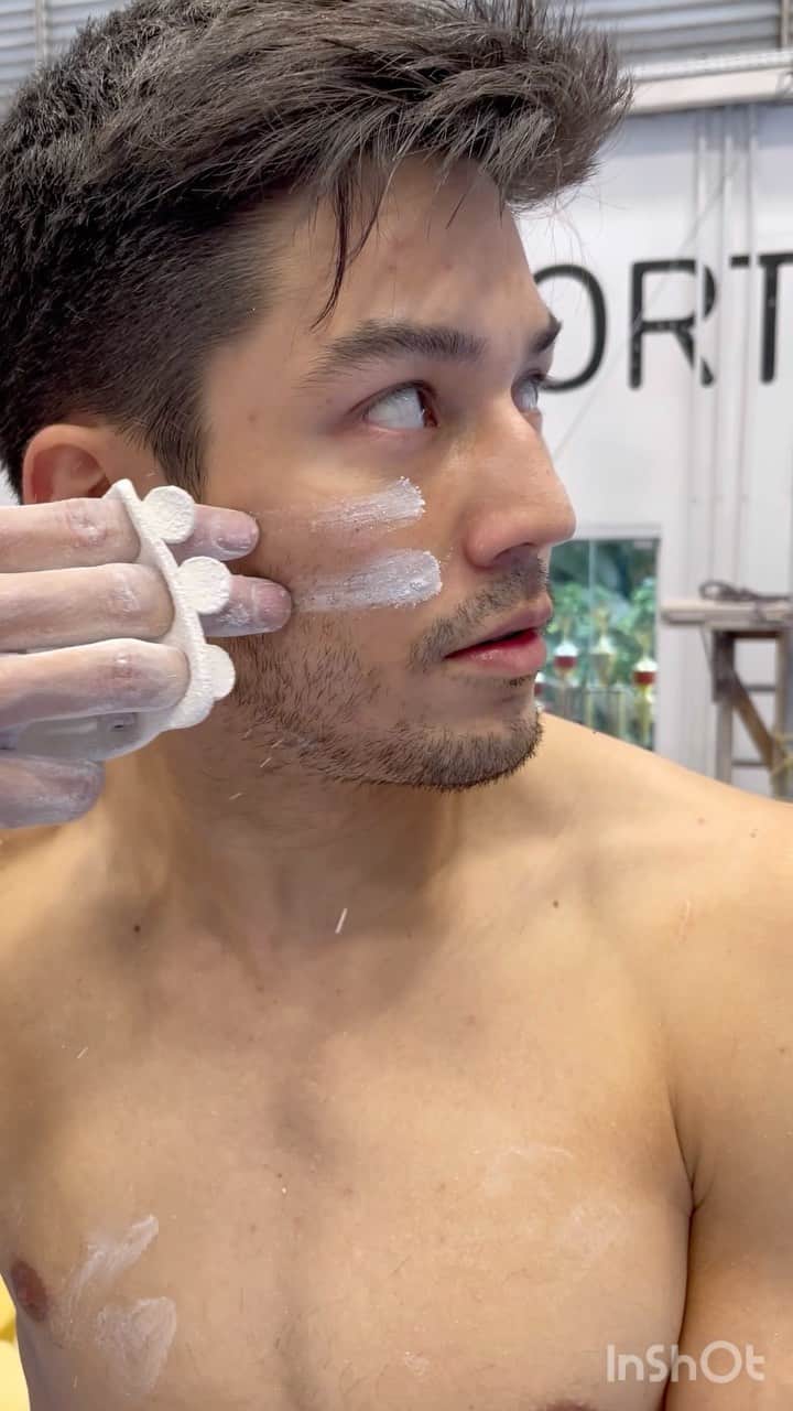 アルトゥール・オヤカワ・マリアノのインスタグラム：「Segunda. Alta Voltei ❤️❤️❤️🔥🔥🔥 Bora! Seguimos 🚀  😅🤣 Ele faz o drama dele  #gymnastics #drama #friends #highbar」