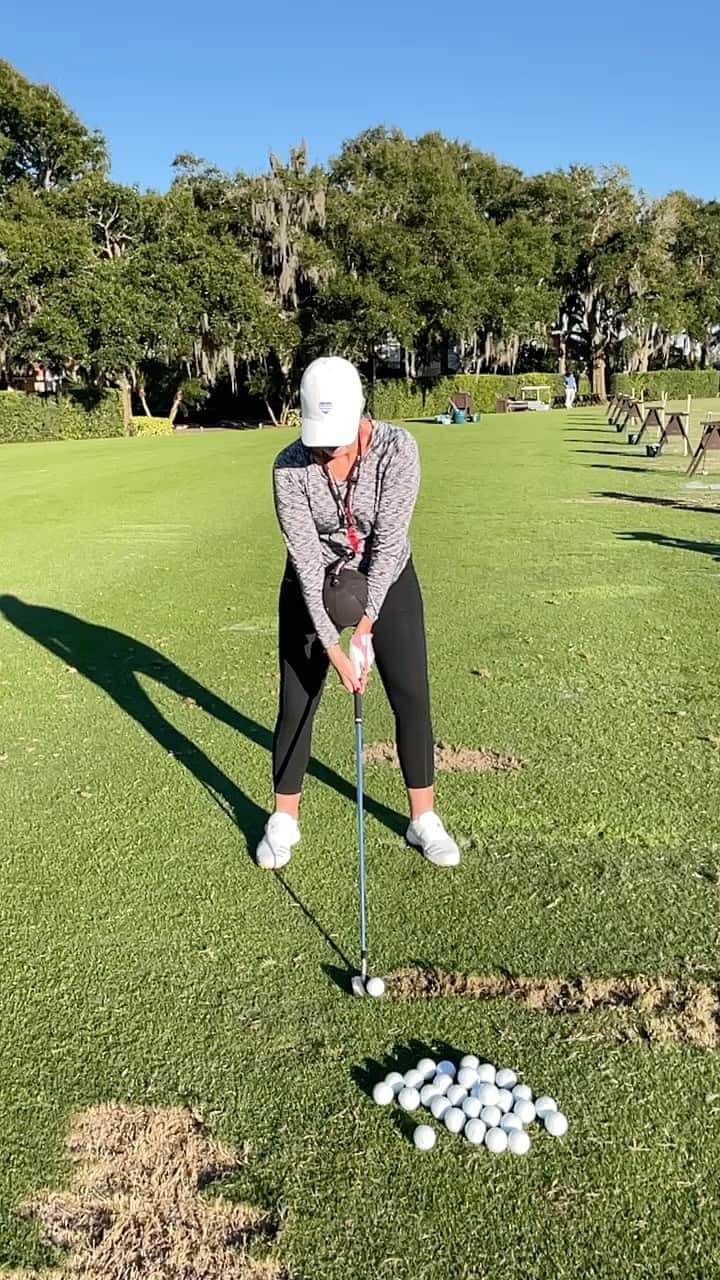 ポーラ・クリーマーのインスタグラム：「Swing is feeling good even with a bun in the oven 🏌🏼‍♀️🤰🏼❤️ #teamPC」