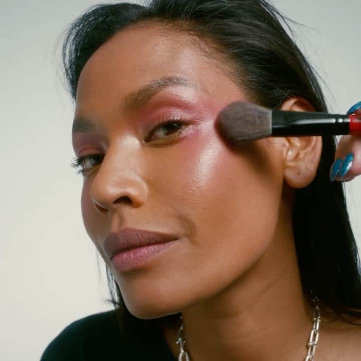 Smashboxのインスタグラム：「It’s your time to shine 💖grab all your fav products up to 50% off at smashbox.com 👀🛍️   Link in bio.」