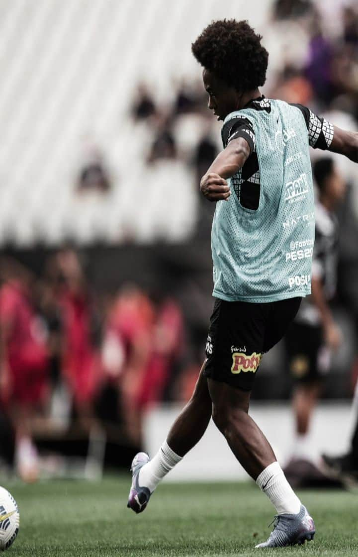 ウィリアンのインスタグラム：「Corinthians 1 x 0 Atlético-PR ⚽️ Campeonato Brasileiro 🇧🇷 28.11.21 - Rodada 36📆 Neo Química Arena 🏟  📷 @marcogalvaofoto  #W10 #corinthians #brasileirao #VaiCorinthians #neoquimicaarena #fotos」