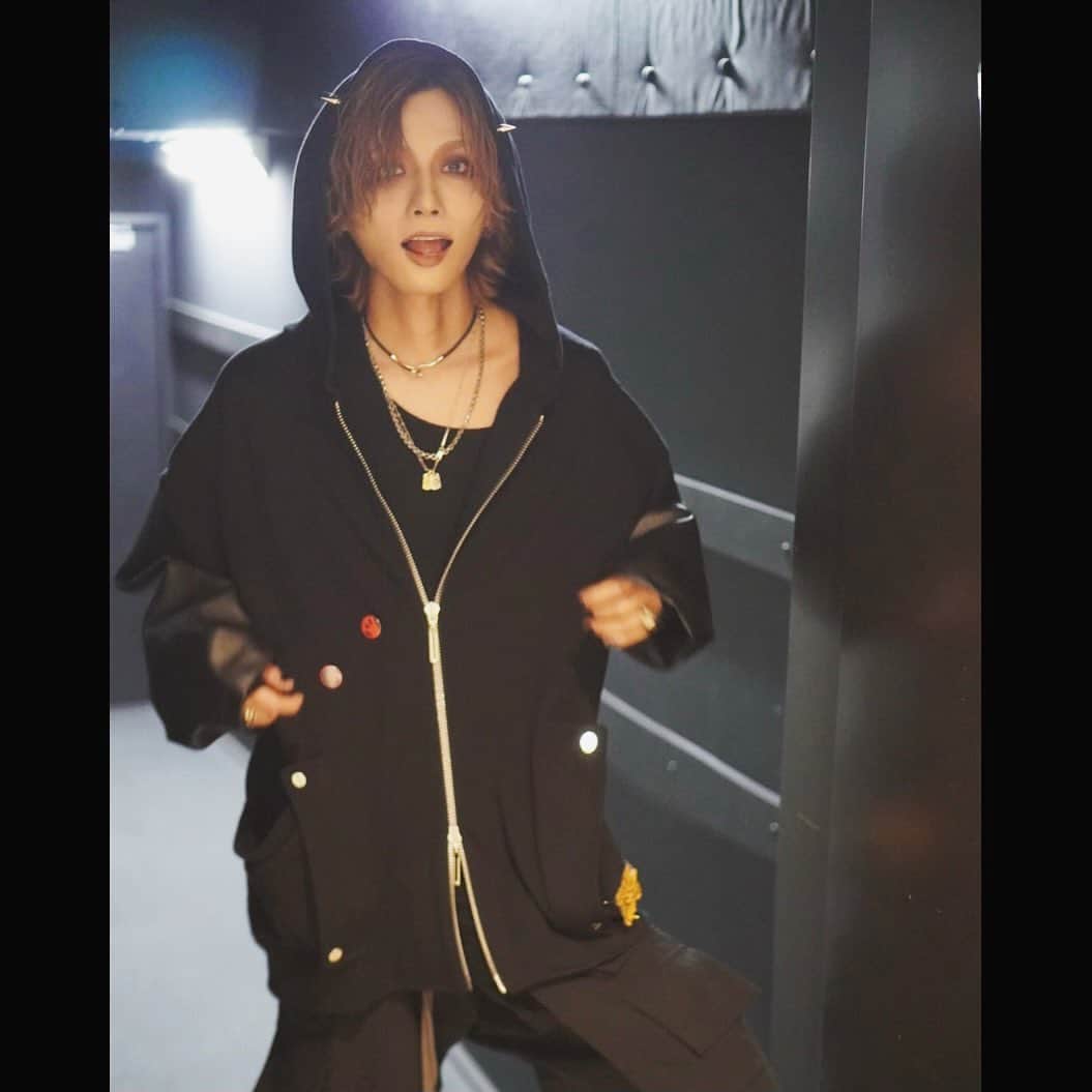 のインスタグラム：「luan.  #2 NIX ONLINE販売本日最終日です。  今回も前回同様、販売終了後の再販の予定は無しです。 自信作なのでお買い忘れとかの悲しいのだけは無き様よろしくお願いね。 https://luan.tokyo/store/  11月が終わるね。早い。」