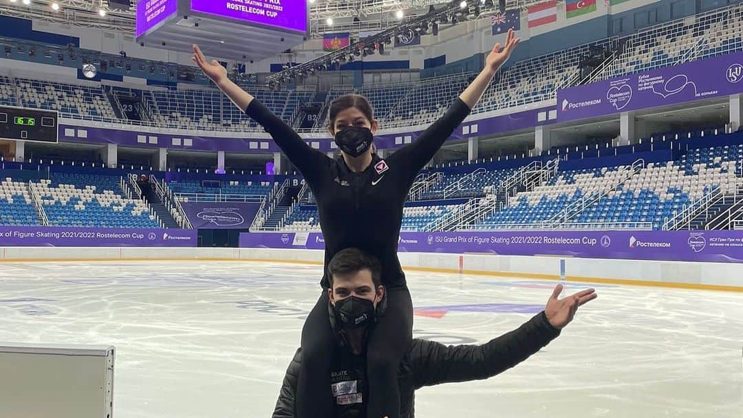 セヴェリン・キーファーのインスタグラム：「Delighted to have finally started into what will be our last competitive season. We weren’t quite ready yet to show our best performances but it was an important first step building towards the European and World Championships and the Olympic Games. We’re on the right track, but we need a few more miles on the ice with these programs. A big thank you to our Canadian friends, in particular @alisonpurkiss for looking after us in Sochi last week, as our coach Knut Schubert was unable to travel. Thank you to @iam.raphael_ , @teamschweizer and @myruski for helping me get my injuries under control and your continued support keeping us fit. Thank you @ju_icy87 for preparing us and believing in us. Thank you @klimov_f for showing us around and taking us down memory lane. And thank you to you who supported us in the arena and at home with your messages! It is much appreciated. Back to work!」