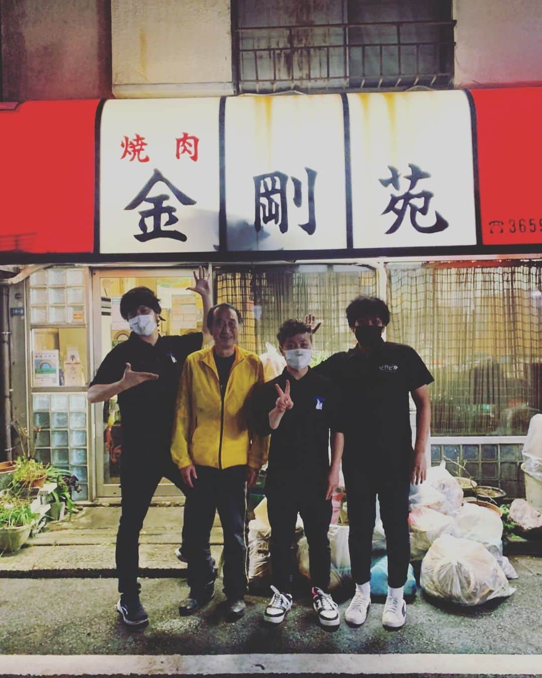 三浦孝太さんのインスタグラム写真 - (三浦孝太Instagram)「先日、知る人ぞ知る有名焼肉店【金剛苑】様から御依頼があり、店舗クリーニングさせていただきました。現在は1日1組しか入れない貴重な焼肉店!!そうそうたる方々が食べに来られるようです。 予約は2月まで埋まってるそうです！！ピカピカは2月に予約できました🙇‍♂️楽しみ‼️ #毎日をピカピカに #ピカピカ #店舗クリーニング #金剛苑 #焼肉」11月30日 9時01分 - kota_3ura