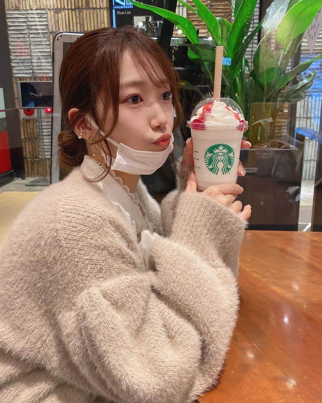 のインスタグラム：「おすすめしてもらったカスタマイズ🍓💕 スタバ最高✨」