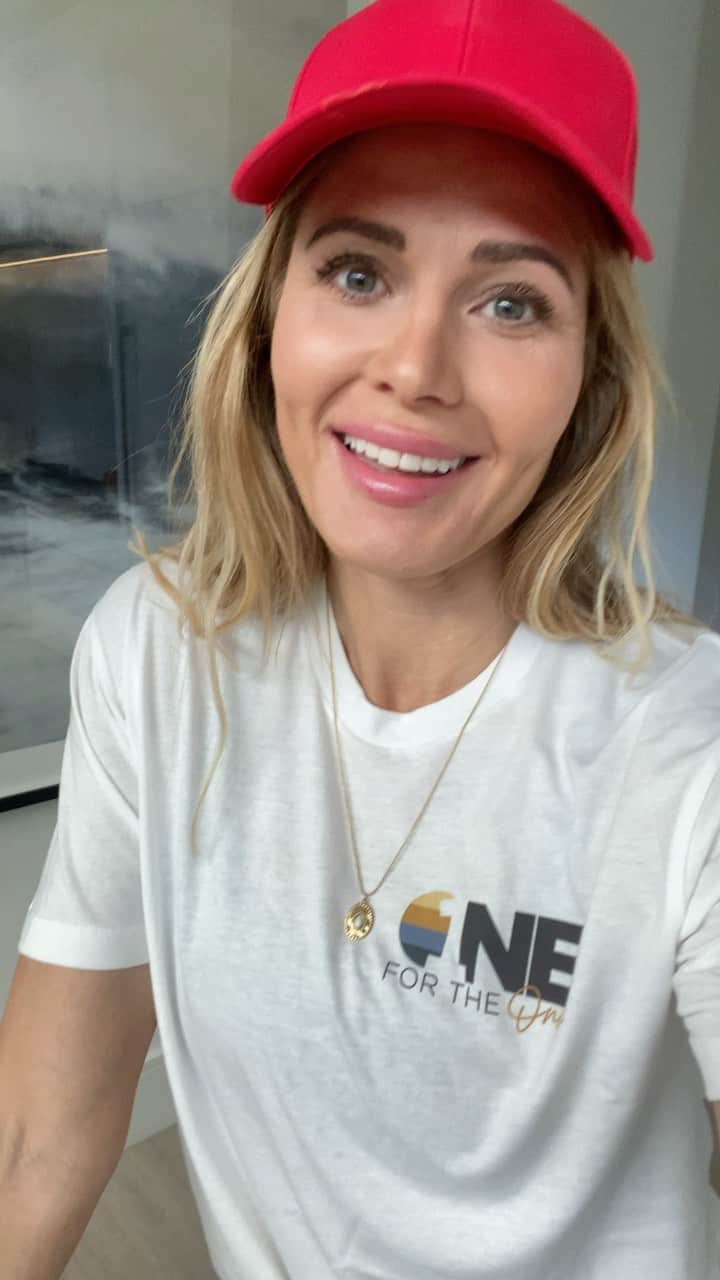 トリー・ウィルソンのインスタグラム：「. It’s #GivingTuesday - an international holiday to kick off the giving season baby!❤️ . I’ve been a big supporter of @ourrescue and all of the evil they are fighting in this world. . They exist to rescue children from sex trafficking & exploitation and assist in recovery. . HOW CAN YOU HELP? SHOP FOR A CAUSE TODAY . Their NEW online store launches today and it’s full of goods MADE BY SURVIVORS of human trafficking.  Come support and spread the word. Which spreads the love. ❤️🙏🏽🎁💌 . ourrescue.org/fortheone #ForTheOne #OURrescue #tistheseason #fighttrafficking」
