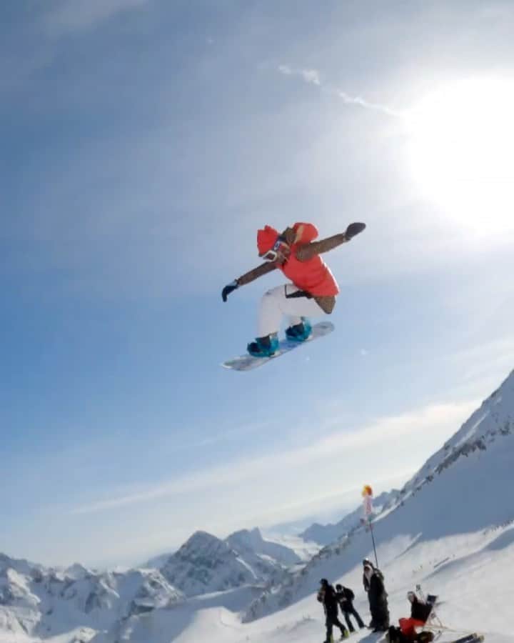 ジェイミー・アンダーソンのインスタグラム：「@jamieanderson with some early season style points - it's what we've come to expect from THE QUEEN 👸 #TeamOakley 🎥: @gimbalgod」
