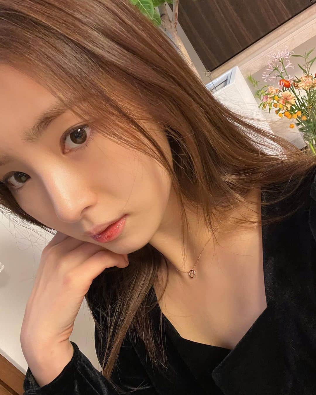 シン・セギョンのインスタグラム：「#광고모델입니다✨ 티르리르랑 같이 크리스마스 준비하기👑 @tirrlirr_official 🎄」