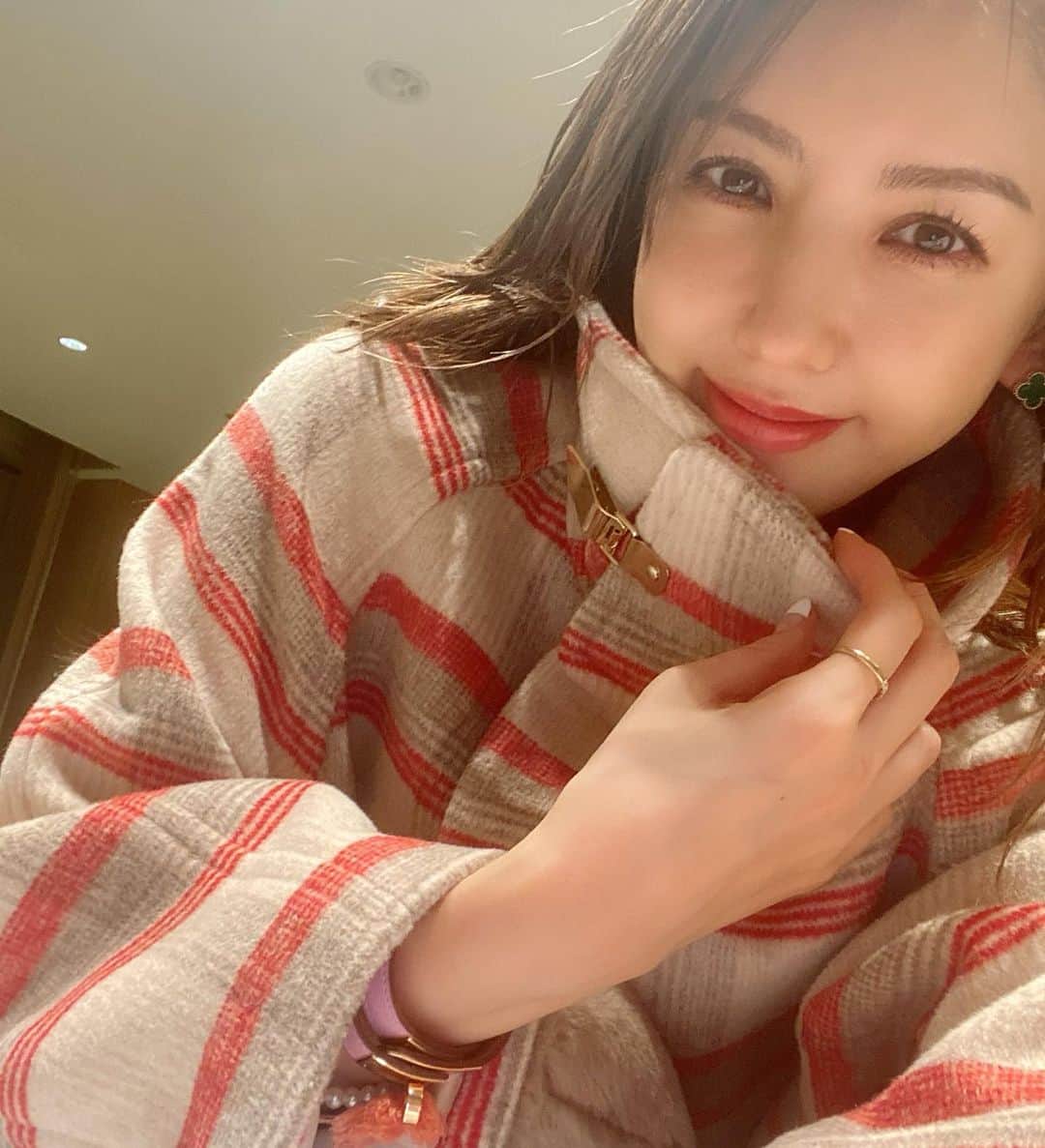 美香さんのインスタグラム写真 - (美香Instagram)「@celford_official のコート。 首周りが温かい💗💗💗  明日はグンと寒くなるようですね。皆さまも温かい服装で過ごしてくださいね💗」11月30日 18時08分 - mikaofficial99