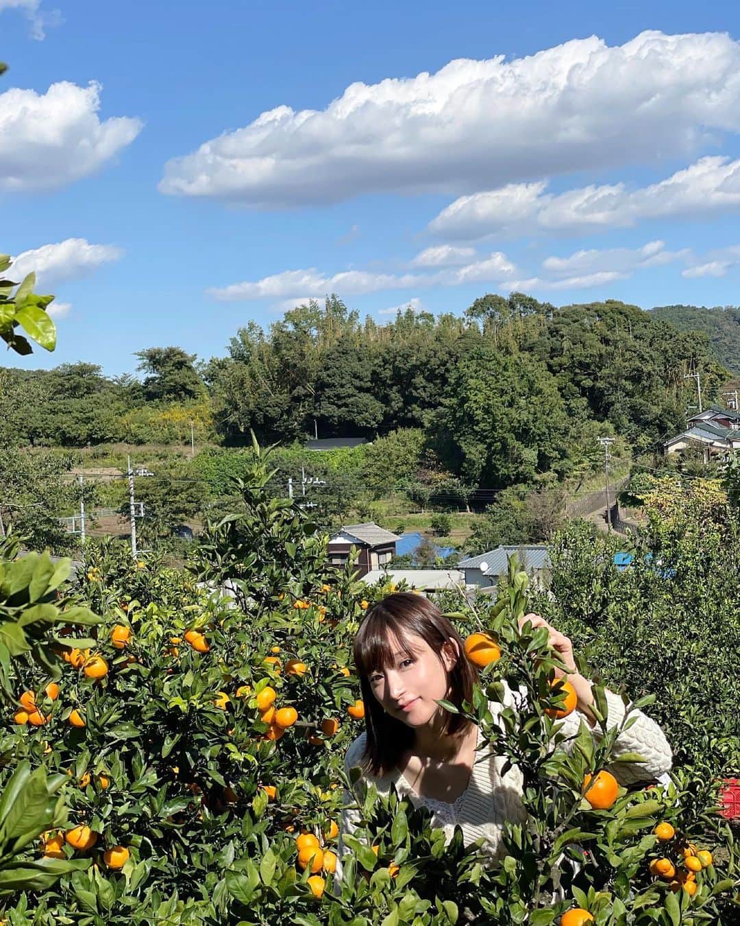 のインスタグラム：「⠀ 冬なので🍓🍊 ⠀ InterFM897『MUSIClock with THE FIRST TIMES』 @the_firsttimes  ⠀ 12月のGUEST MUSIC BROAD CASTER は ⠀ 月： #高松瞳 さん #野口衣織 さん（＝LOVE #イコラブ  火： #キタニタツヤ さん @inunohone  水； #センチミリメンタル さん @centimillimental  木： #麗奈 さん @0172reina  ⠀ と共にお伝えします！ 8:15 頃から、朝のお供に是非☺️」