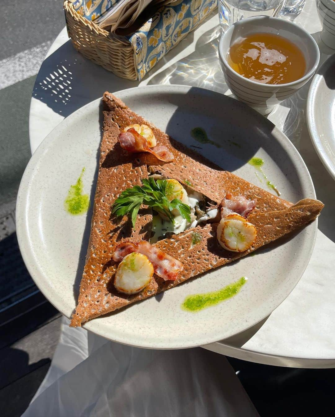 伊原葵さんのインスタグラム写真 - (伊原葵Instagram)「🇫🇷🍴✨  いつかフランスでガレットが食べたいな🤤 綺麗な手はさやさん♡(マネージャーさん)」11月30日 18時52分 - aoi186