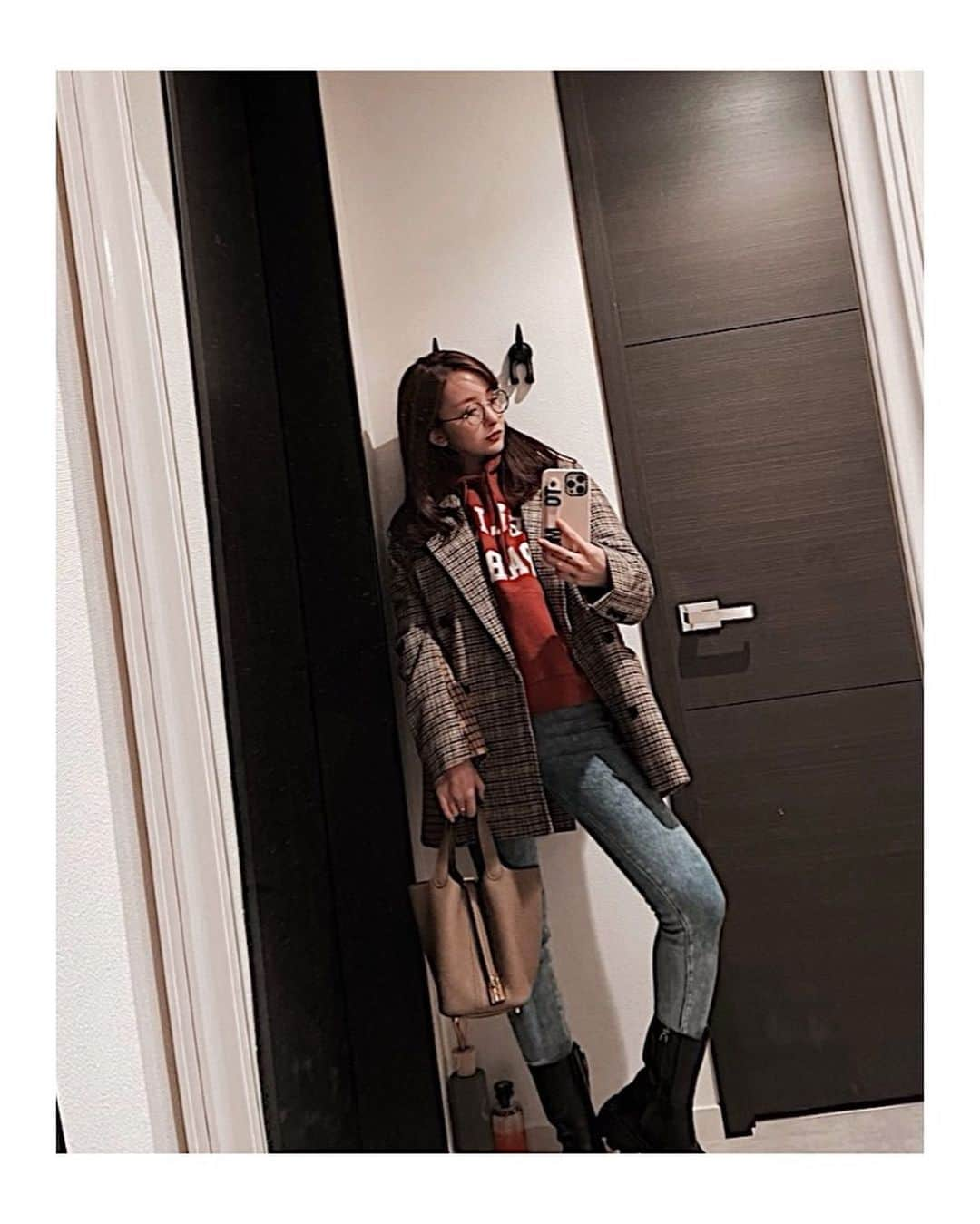 板野友美さんのインスタグラム写真 - (板野友美Instagram)「🎄🎁  #jacket  @alexiastam_official  #hooded @celine  #denim  @uniqlo  #bag @hermes  #boots @amerivintage  #ootd #fashion」11月30日 19時56分 - tomo.i_0703