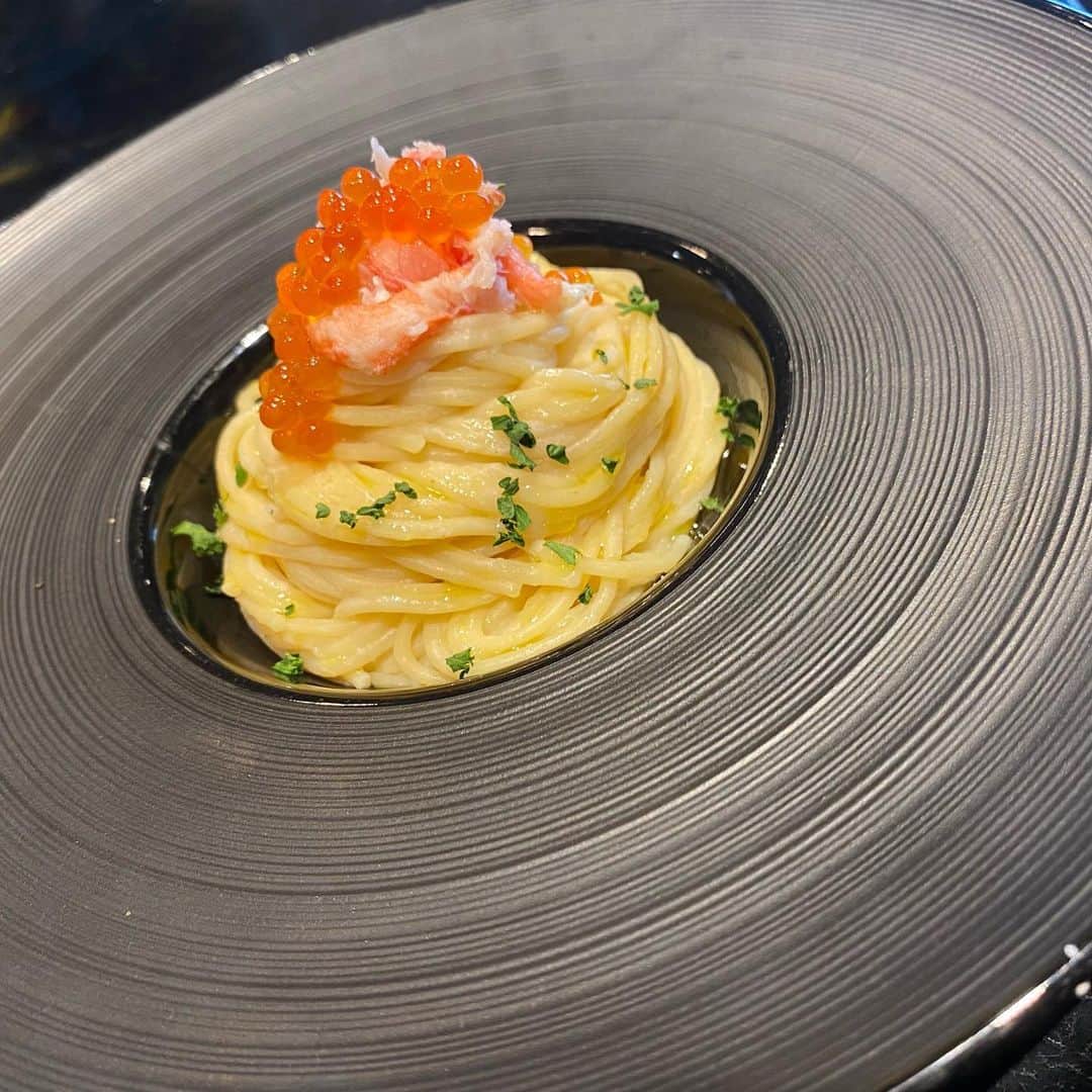 sdiningのインスタグラム：「☃❄  冬のコースのお料理で、  蟹と聖護院かぶらのポタージュで仕立てたパスタ  〜イクラを乗せて〜  12月6日から冬のコースが始まりますので ご来店お待ちしております🍝🥂  #sdining#Sdining#イタリアン#オマール#オマール海老#HEP観覧車#夜景#極上夜景#パノラマ夜景#誕生日#記念日#デート#サプライズ#カップル#阪急32番街#阪急グランドビル30階#シーフード#トラットリア#梅田#大阪#パスタレシピ  #コース料理」