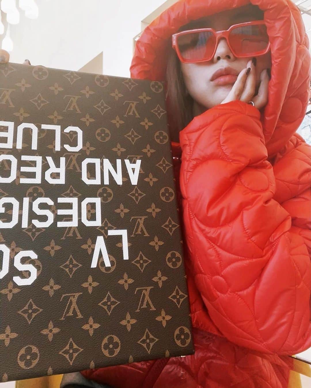 MINMIのインスタグラム：「record case by @virgilabloh  アナログのレコードケース？誰が買うの？ そーゆーとこなっ、、、最高やねん　 #virgilablohlv #restinpower」
