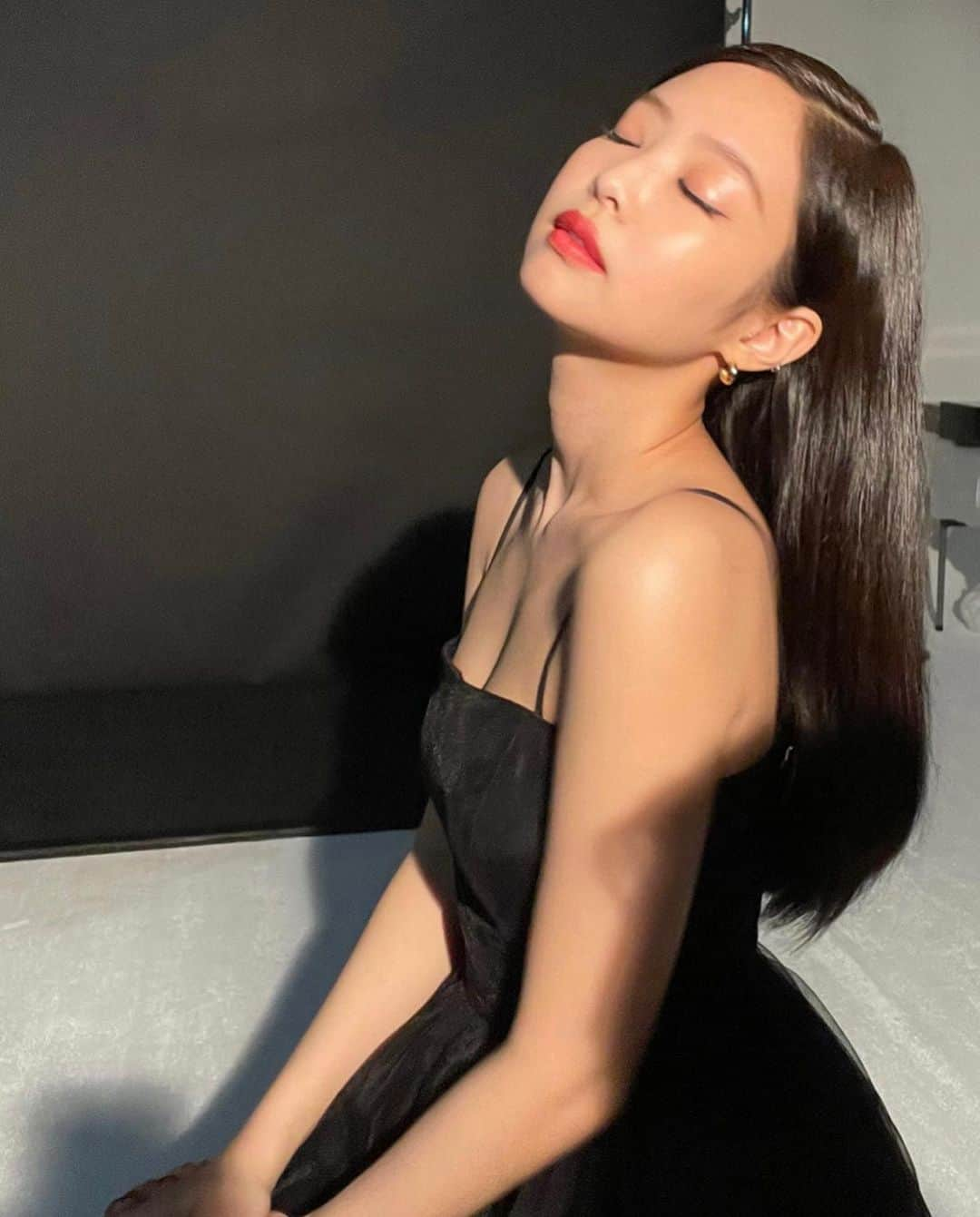 ジェニーさんのインスタグラム写真 - (ジェニーInstagram)「🖤헤라촬영날🖤」11月30日 21時31分 - jennierubyjane