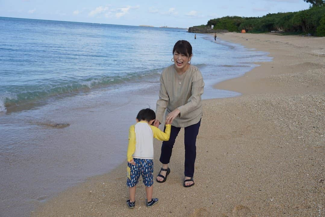 森麻季さんのインスタグラム写真 - (森麻季Instagram)「ちょっと前のことですが 沖縄に行きました✈️  久々の旅行、家族3人ではおそらく最後の旅行 ちょっとマタニティーフォト風な写真になりました  また少しずつですが沖縄のこと載せていきます  #マタニティーフォト  #マタニティーフォト風  #沖縄旅行 #家族旅行 #3歳 #3歳半 #男の子ママ #読谷村 #第二子妊娠中 #妊娠8ヶ月 #妊娠7ヶ月 #子連れ旅行 #沖縄」11月30日 22時13分 - maki.mori_m