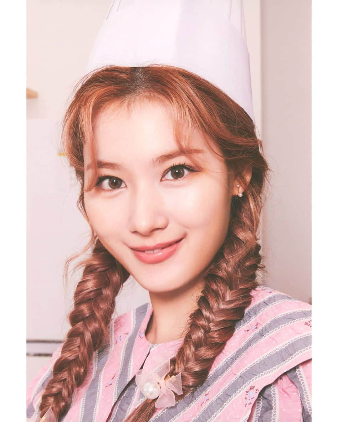 サナさんのインスタグラム写真 - (サナInstagram)「[SCAN] TWICE 6th Anniversary HAPPY TWICE & ONCE DAY! SANA AR Photobook  . Cr. njmsjmdct2 ーーーーーーーーーー Follow > @sana.twice.kr < . @twicetagram #TWICE#트와이스#ONCE#Sana#사나 #Nayeon#나연#Jeongyeon#정연#Momo#모모#Jihyo#지효#Mina#미나#Dahyun#다현#Chaeyoung#채영#Tzuyu#쯔위」11月30日 22時26分 - sana.twice.kr