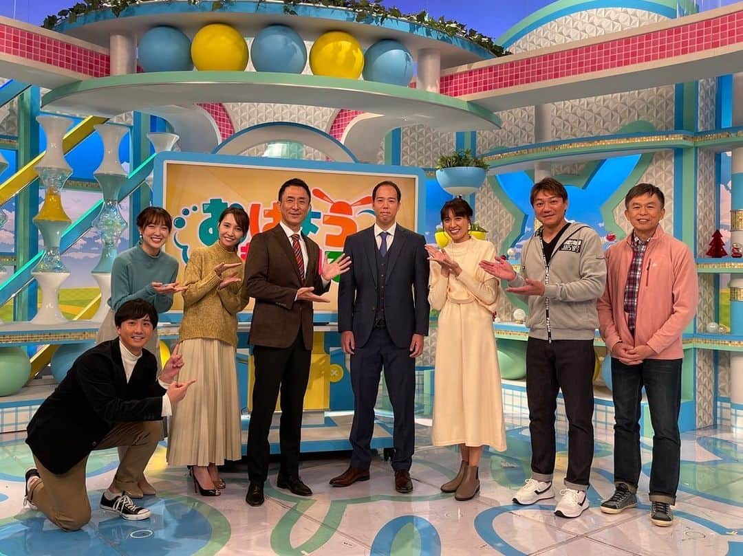 阪神タイガースさんのインスタグラム写真 - (阪神タイガースInstagram)「今朝の朝日放送テレビ「おはよう朝日です」に、青柳選手が生出演しました！  #青柳晃洋 選手　#生出演 #おはよう朝日です  2枚目は、おは朝といえば、のエレクトーンを披露する青柳選手です♪  #岩本計介 アナ#澤田有也佳 アナ#大野雄一郎 アナ #濱中治 さん#赤崎夏実 さん#浅尾美和 さん#正木明 さん #阪神タイガース」12月1日 8時54分 - hanshintigers_official