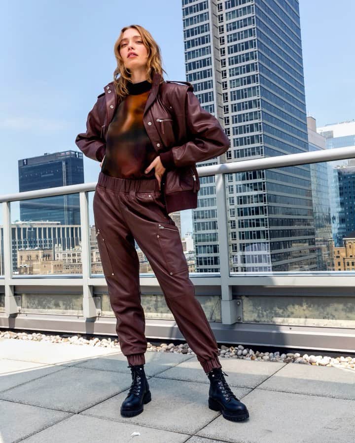 ニコールミラーのインスタグラム：「Just when you thought our sale was over.... get the Fall 2021 Collection for 30% off before it's gone! #NicoleMillerStyle」