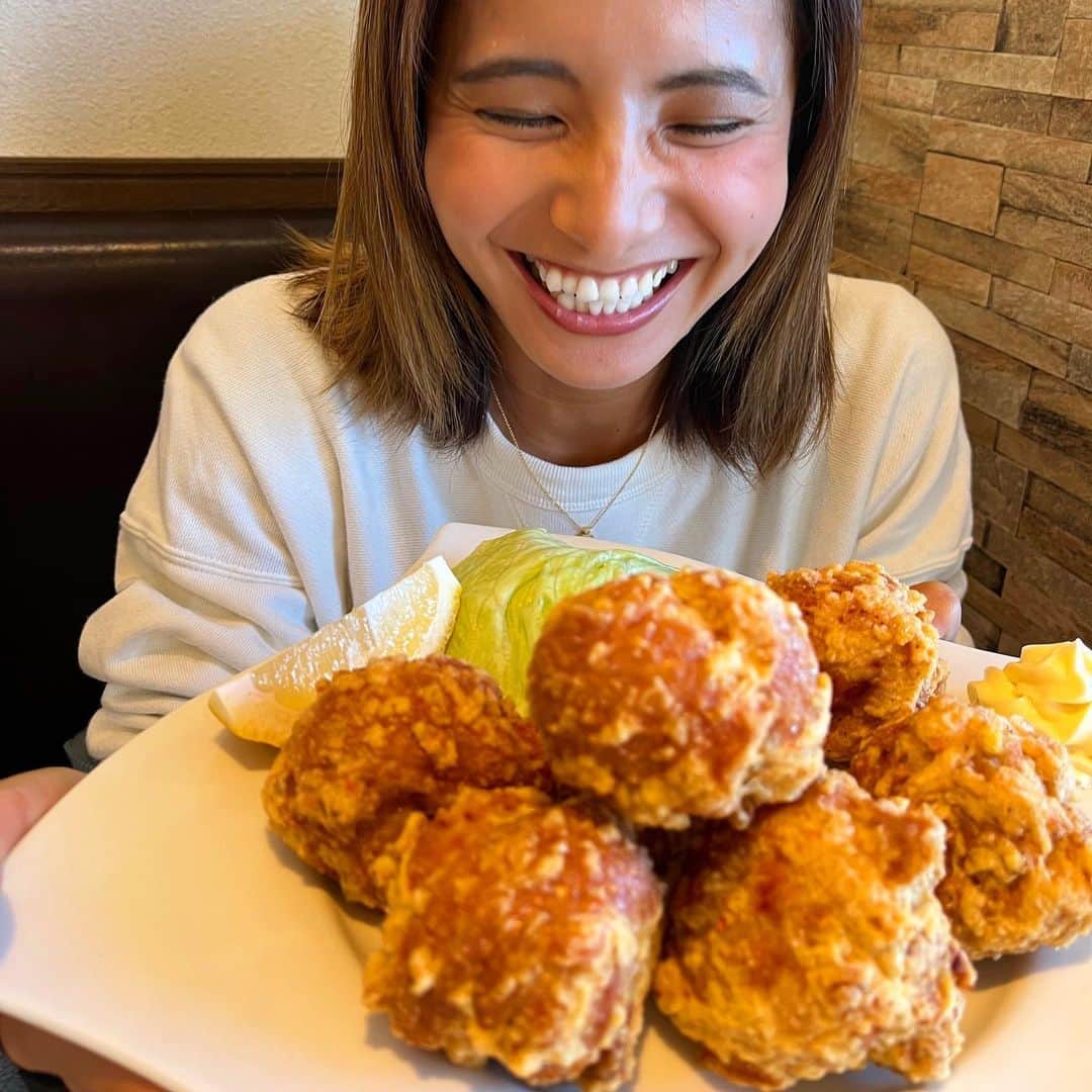 佐野千晃のインスタグラム：「⁡ ミスからあげアワードの為にミクチャ始めたけど、、、、普通に楽しいなぁ笑 ⁡ みんなのおかげです笑 ⁡ もうすぐ準決勝終わるけど決勝もあるからよろしくね笑 ⁡ #みくちゃ　#唐揚げ #からあげ #中華屋さん #の　#でかい唐揚げ #美味しい」