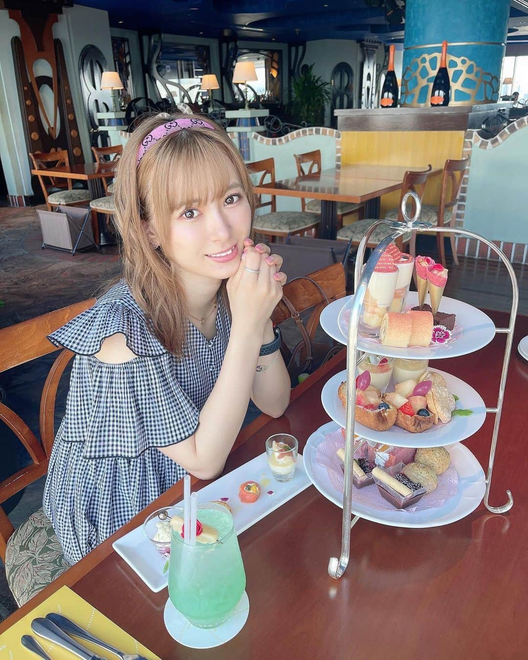 生田衣梨奈さんのインスタグラム写真 - (生田衣梨奈Instagram)「夏に行った東京ドームホテルの アフタヌーンティーです！！ ⁡ ホテルの43階で食べるアフタヌーンティー 最高だったなー♥️ ⁡ ちなみにちょうど髪切ったタイミングで 行ったんだ！！ ⁡ 似合っとる？ ⁡ #morningmusume21 #モーニング娘21#helloproject  #えりぽんかわいい #生田衣梨奈のVSスポーツ  #ELEYVSGOLF #生田衣梨奈 #冨吉明日香 #あすカメラ #ootd #evelyn #GUCCI #可愛い #東京ドームホテル #アフタヌーンティー #ピーチ #love #l4l #タイミングがよく髪が短い時の #ちなみにいまはずっとピンクだしエクステ」12月1日 19時15分 - erina_ikuta.official