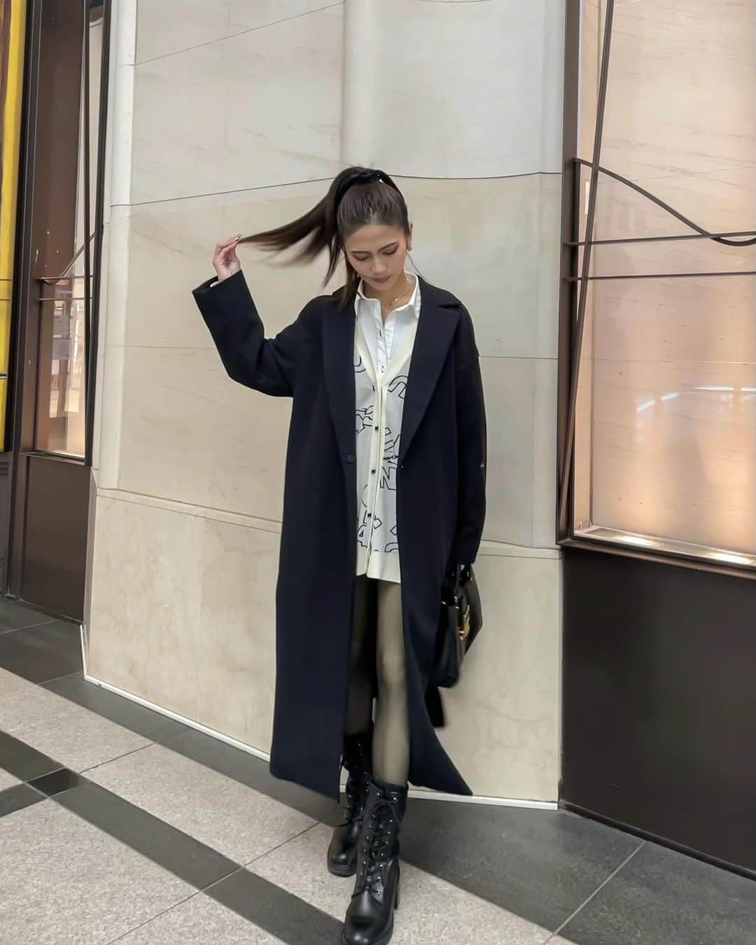 Marika Kajiwaraさんのインスタグラム写真 - (Marika KajiwaraInstagram)「OUTFIT🤍 ＊ cardigan... @peacebird_jp ................. @peacebird_official  shirts... @sheer_flow boots... @moussyofficial coat... @moussyofficial bag... @charleskeithofficial ＊ タイツはめちゃくちゃ推してる 裏起毛1200デニール🤍 あったかいのに透けてみえて最高❄️ ストーリーに載せてるよ😌 ＊ ＊ ＊ #カーディガン #タイツコーデ #ミドルブーツ #コーデ #低身長コーデ #154cmコーデ #154cm #like #code #outfit」12月1日 19時21分 - marika__kw