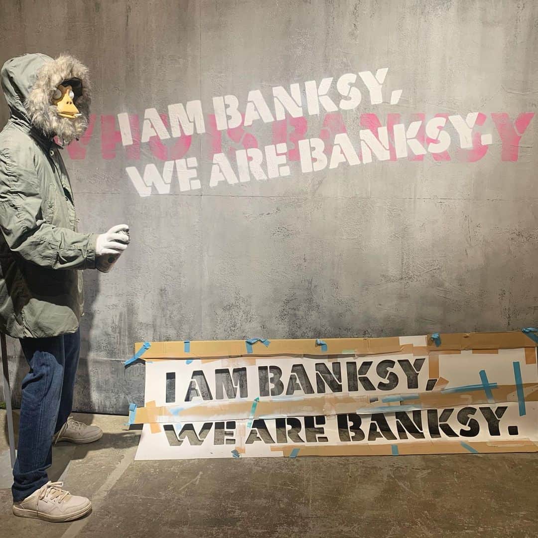 くまはるのインスタグラム：「. #バンクシー展 #バンクシー #banksy #天王洲アイル #東京 #寺田倉庫 #展示会 #art #バンクシー展天才か反逆者か」