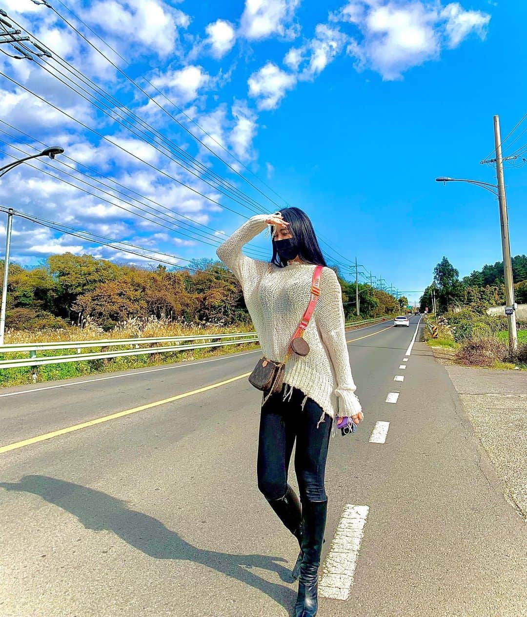 ゴウンさんのインスタグラム写真 - (ゴウンInstagram)「The weather is so nice💕 jeju🥰  #daily #photooftheday #제주도 #jeju #instagood #레이샤고은 #layshagoeun」12月1日 11時54分 - goeun.1226